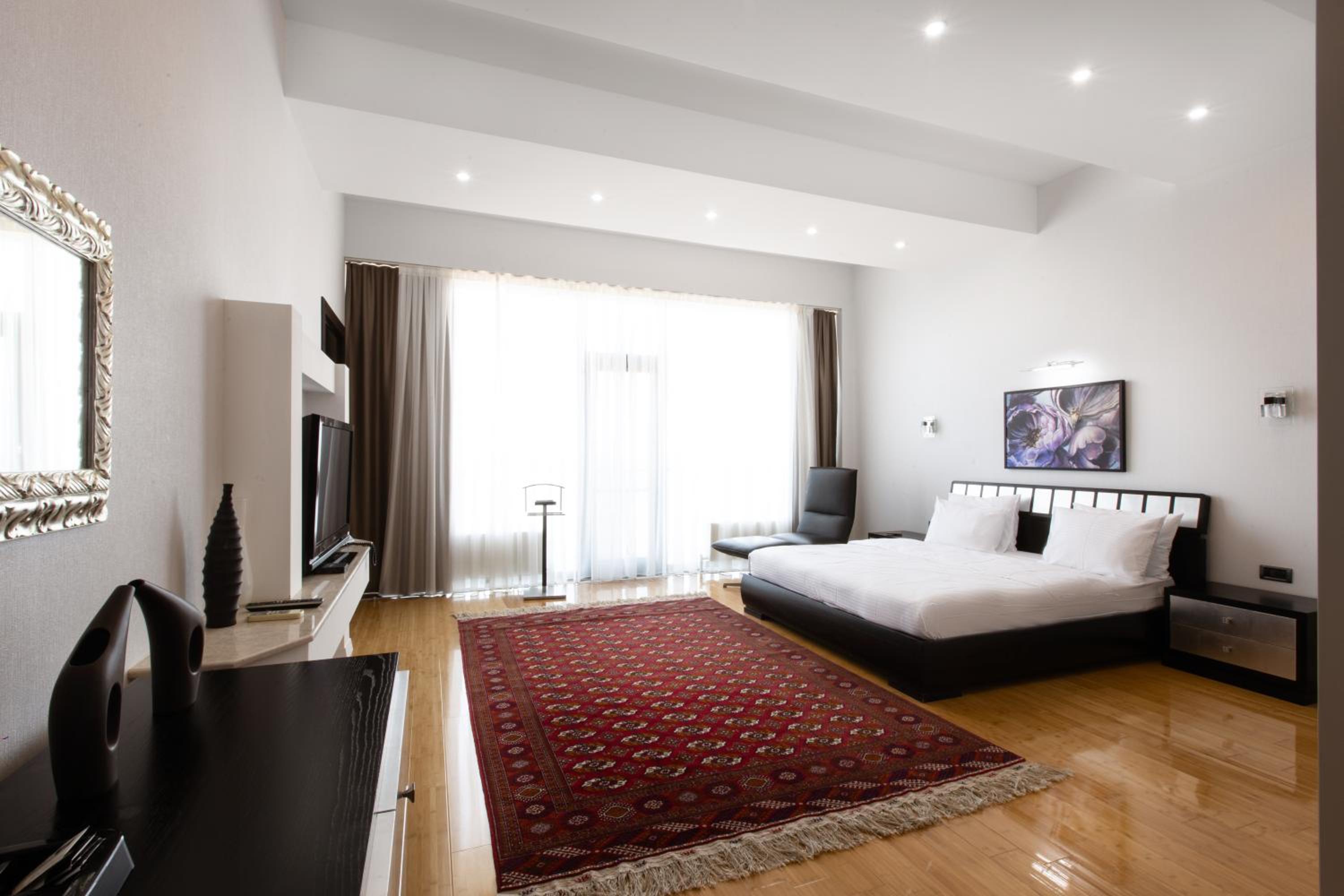 Deluxe King Room photo 1