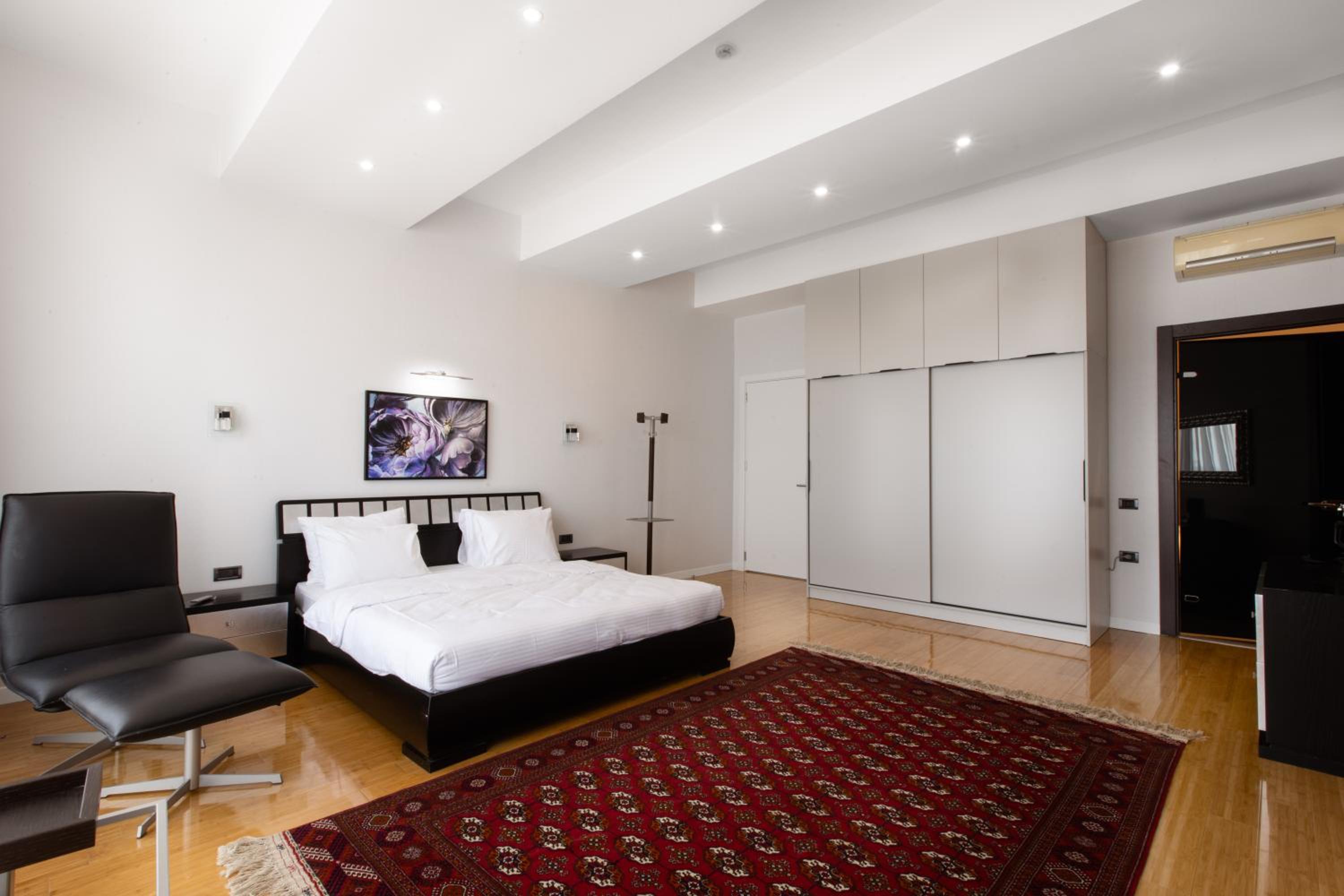 Deluxe King Room photo 2