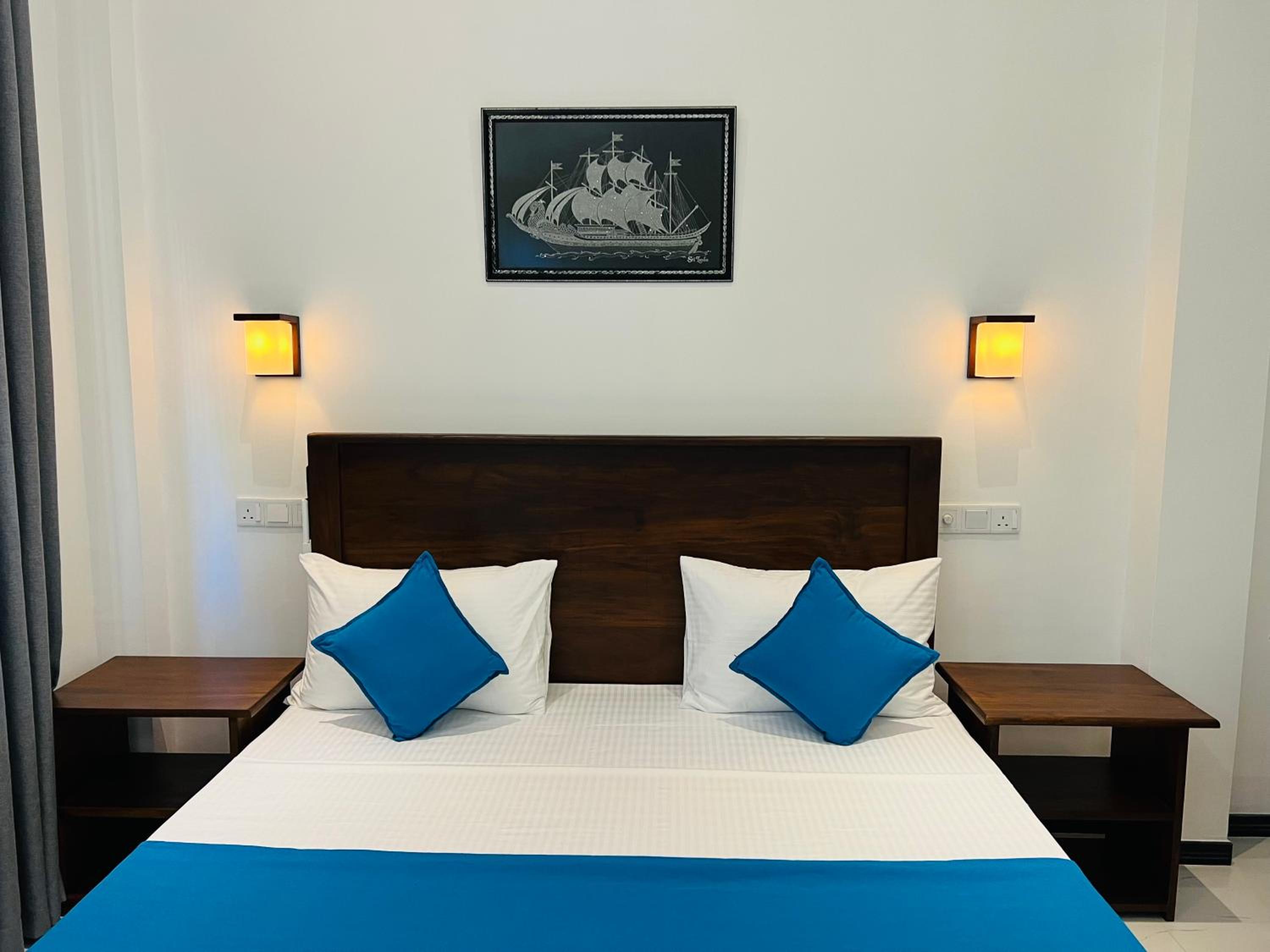 Deluxe Double Room with Balcony photo 2
