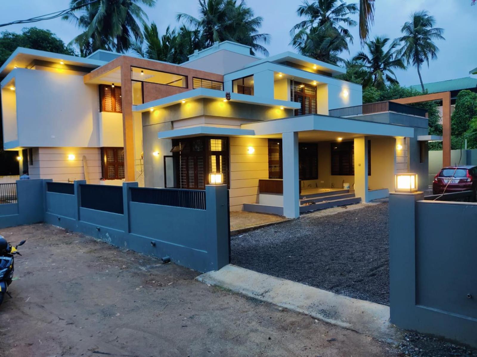 Four-Bedroom House photo 2