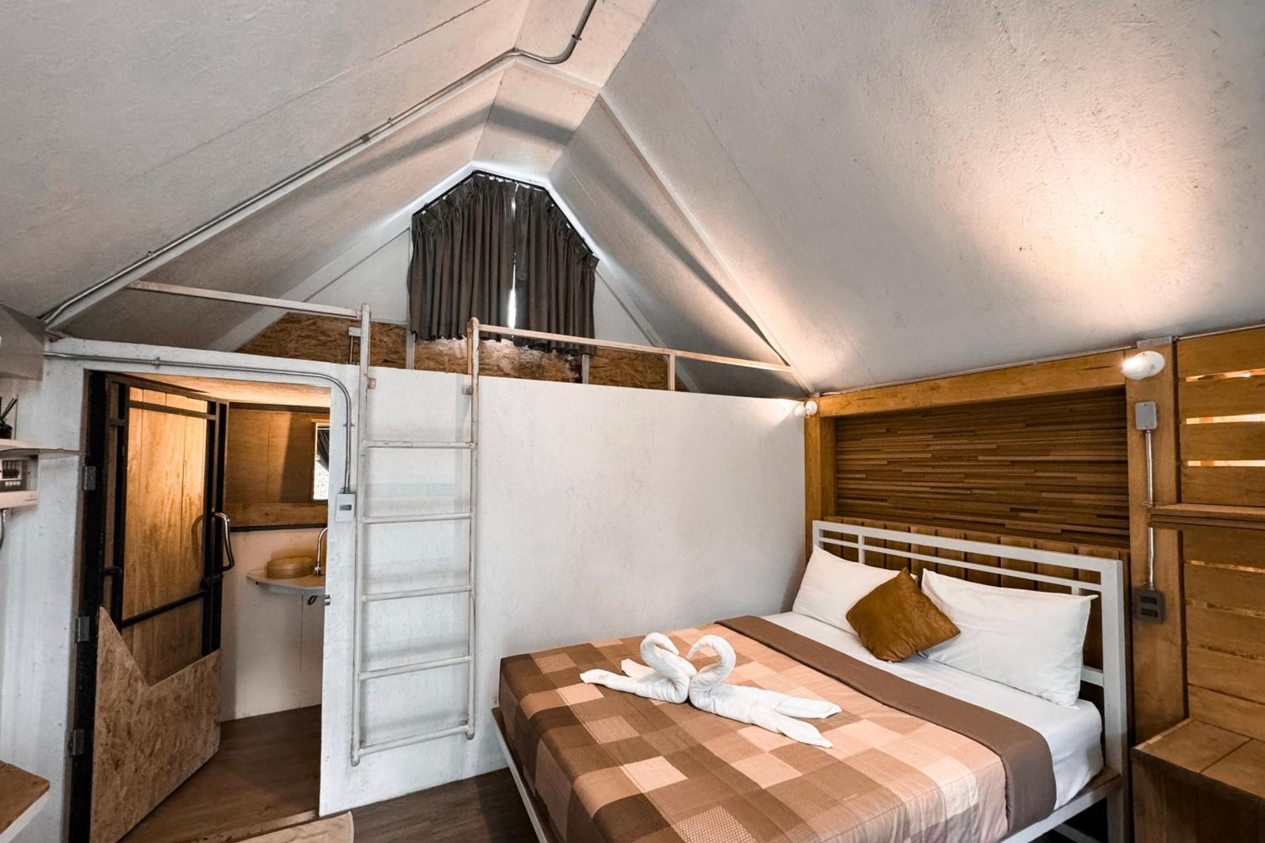 Quadruple Room with Balcony - Photo 1
