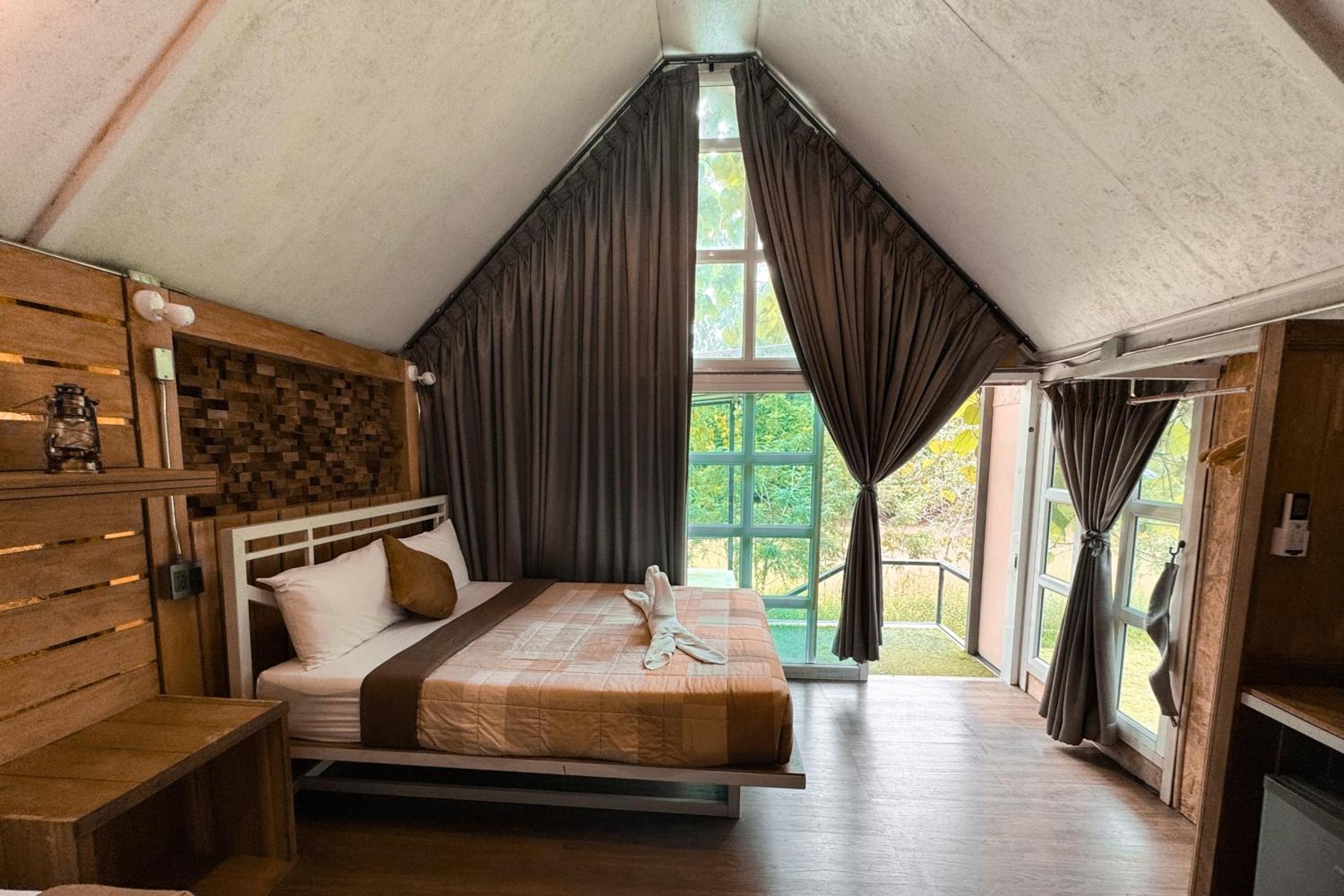 Quadruple Room with Balcony - Photo 12