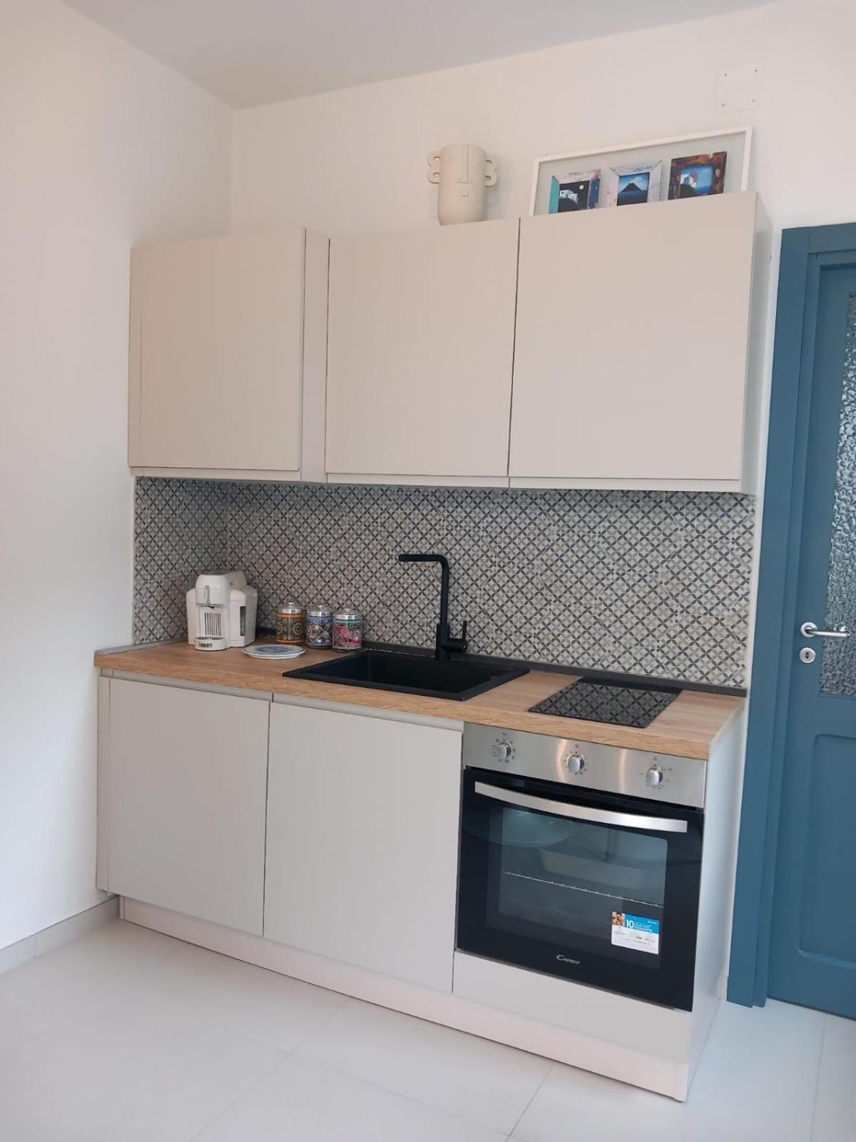 One-Bedroom House photo 2
