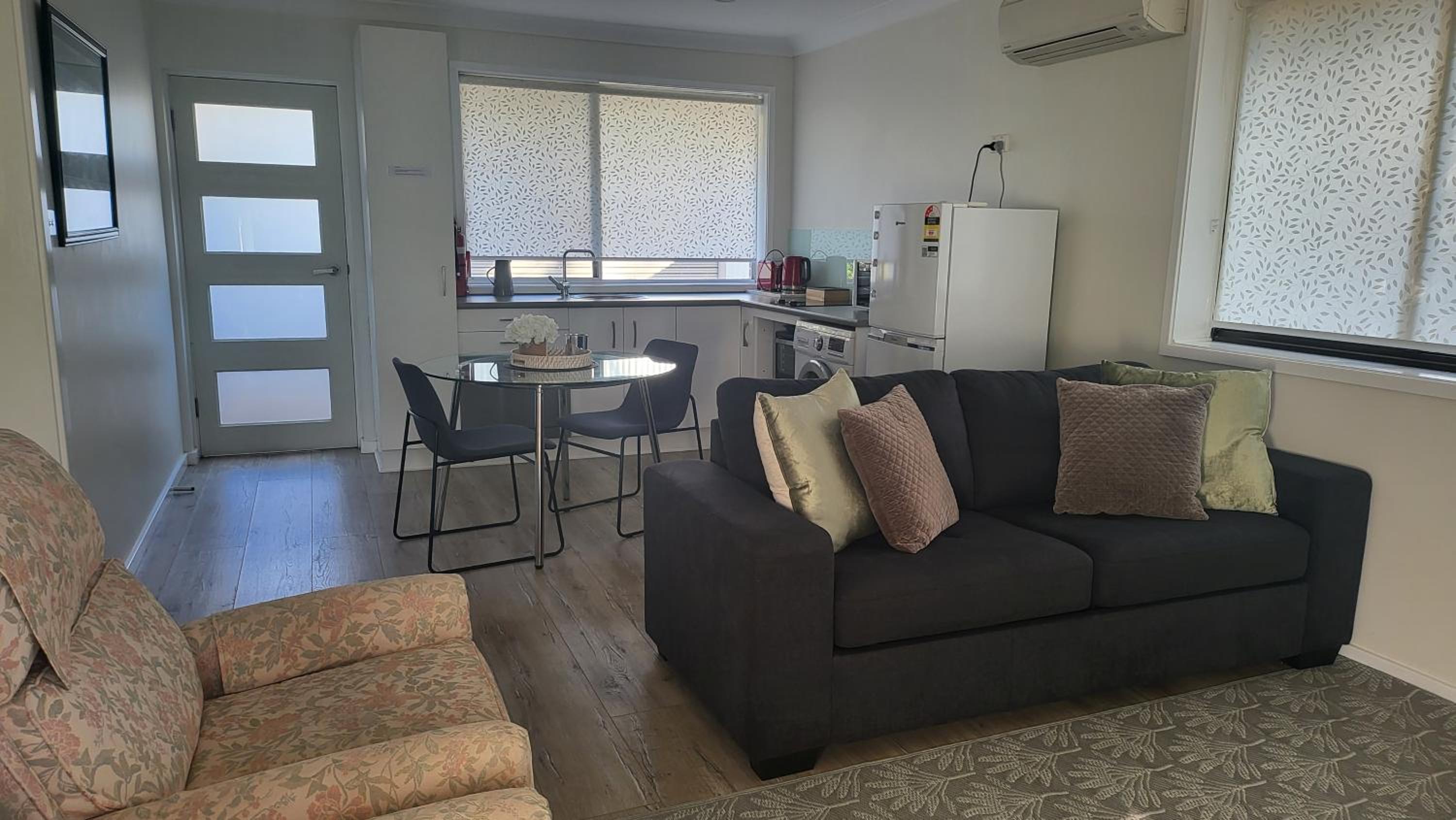 One-Bedroom House photo 2