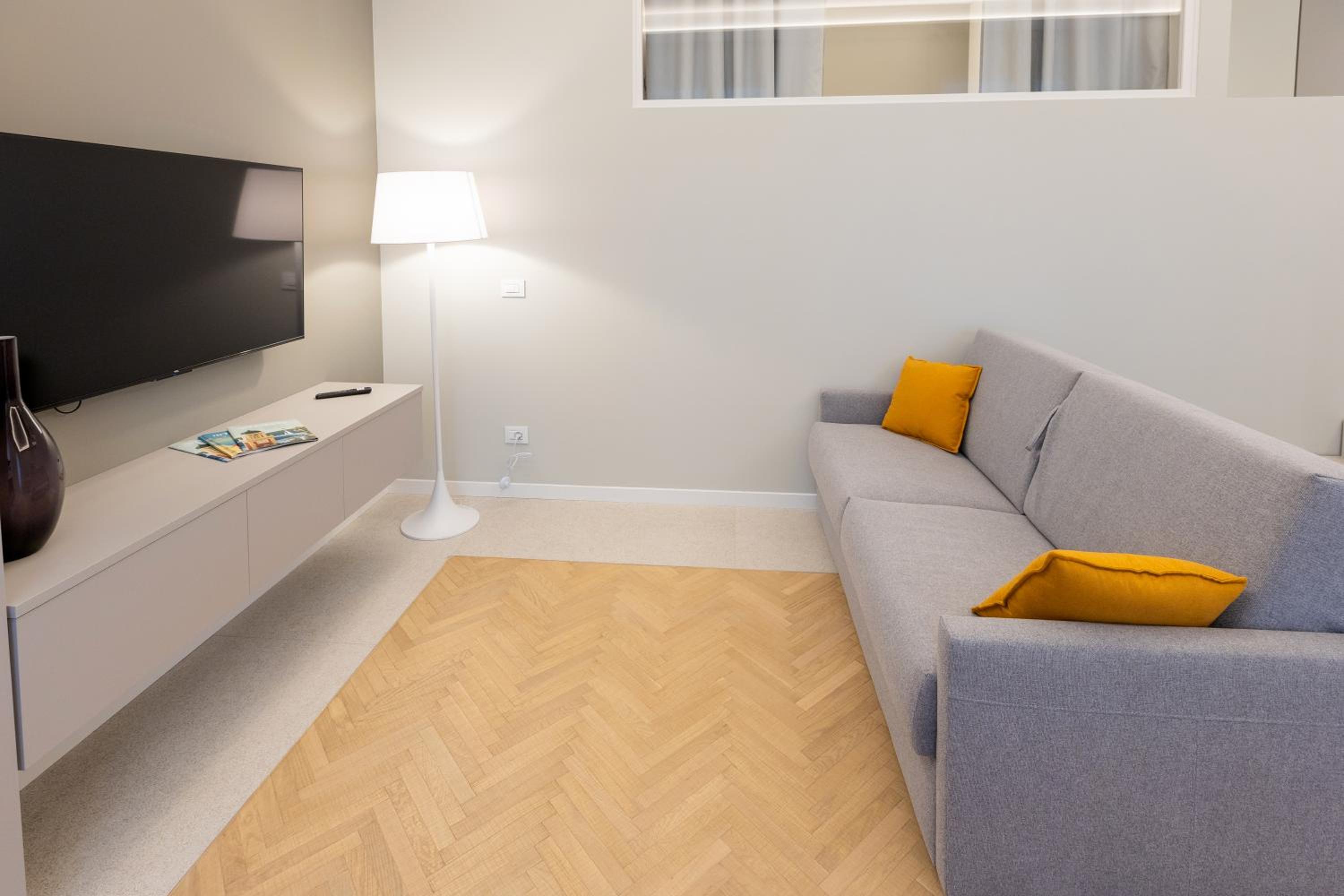Classic Apartment photo 2