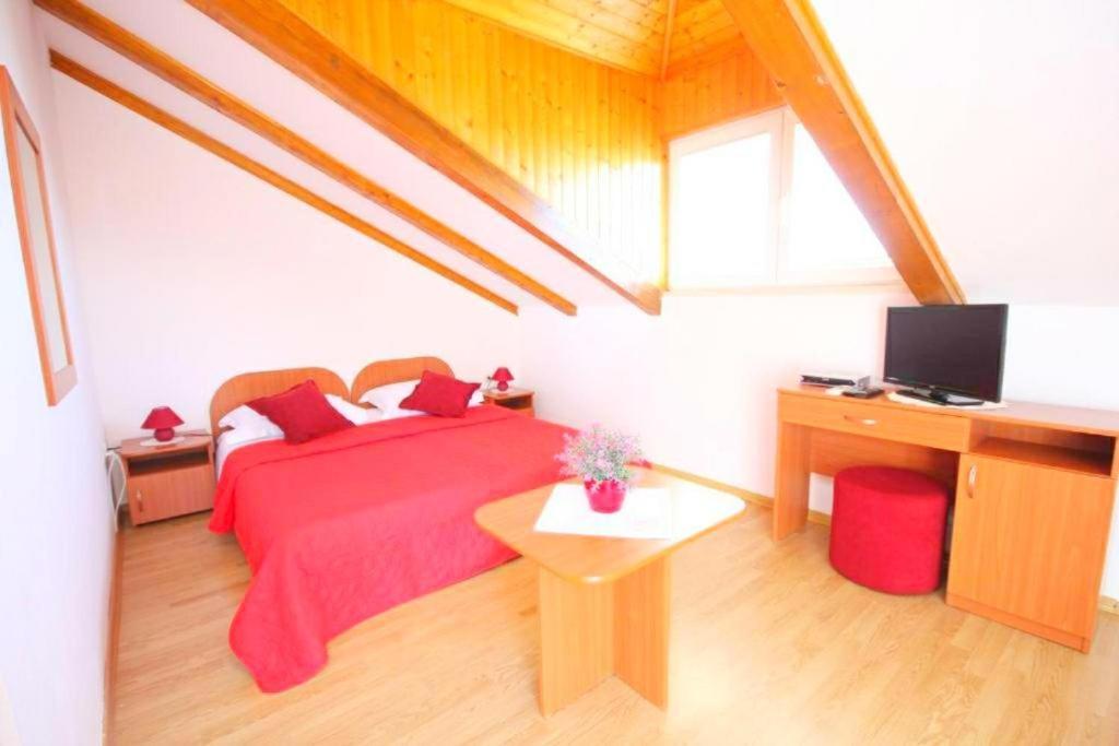 Two-Bedroom Apartment with Balcony and Sea View photo 1