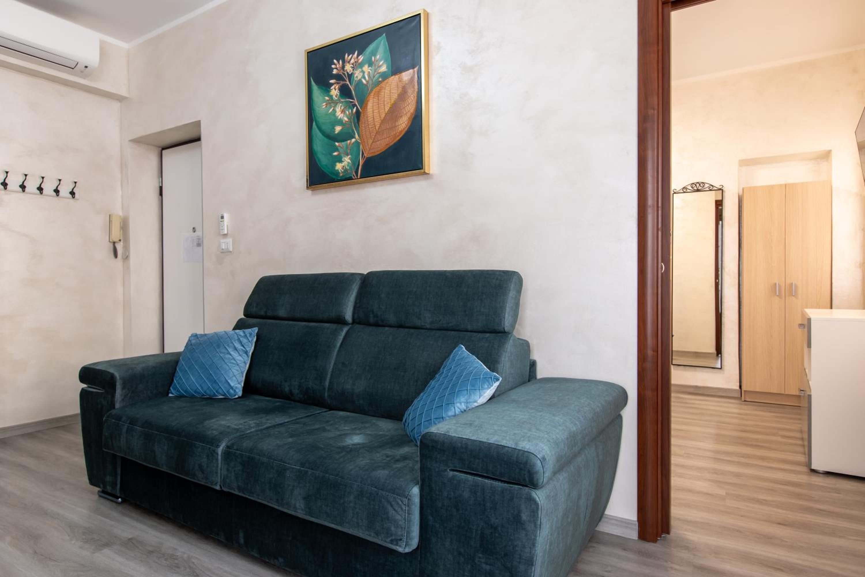 One-Bedroom Apartment photo 2