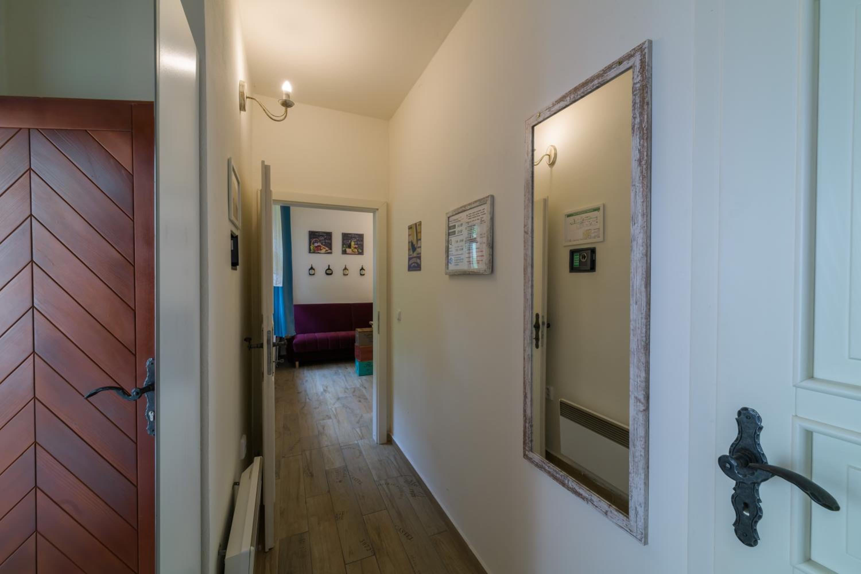 Deluxe Double Room with Shower - Photo 15