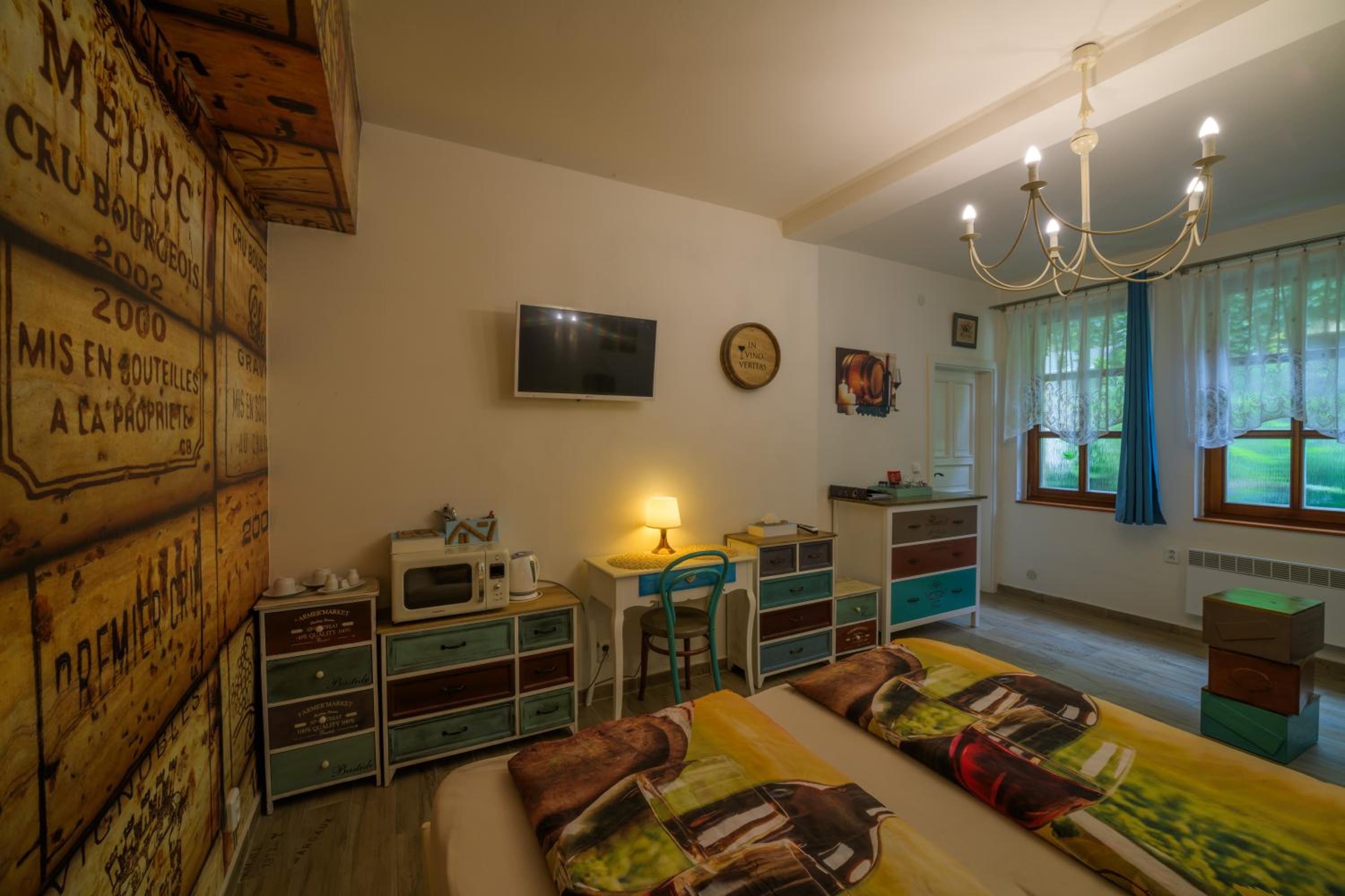 Deluxe Double Room with Shower - Photo 9