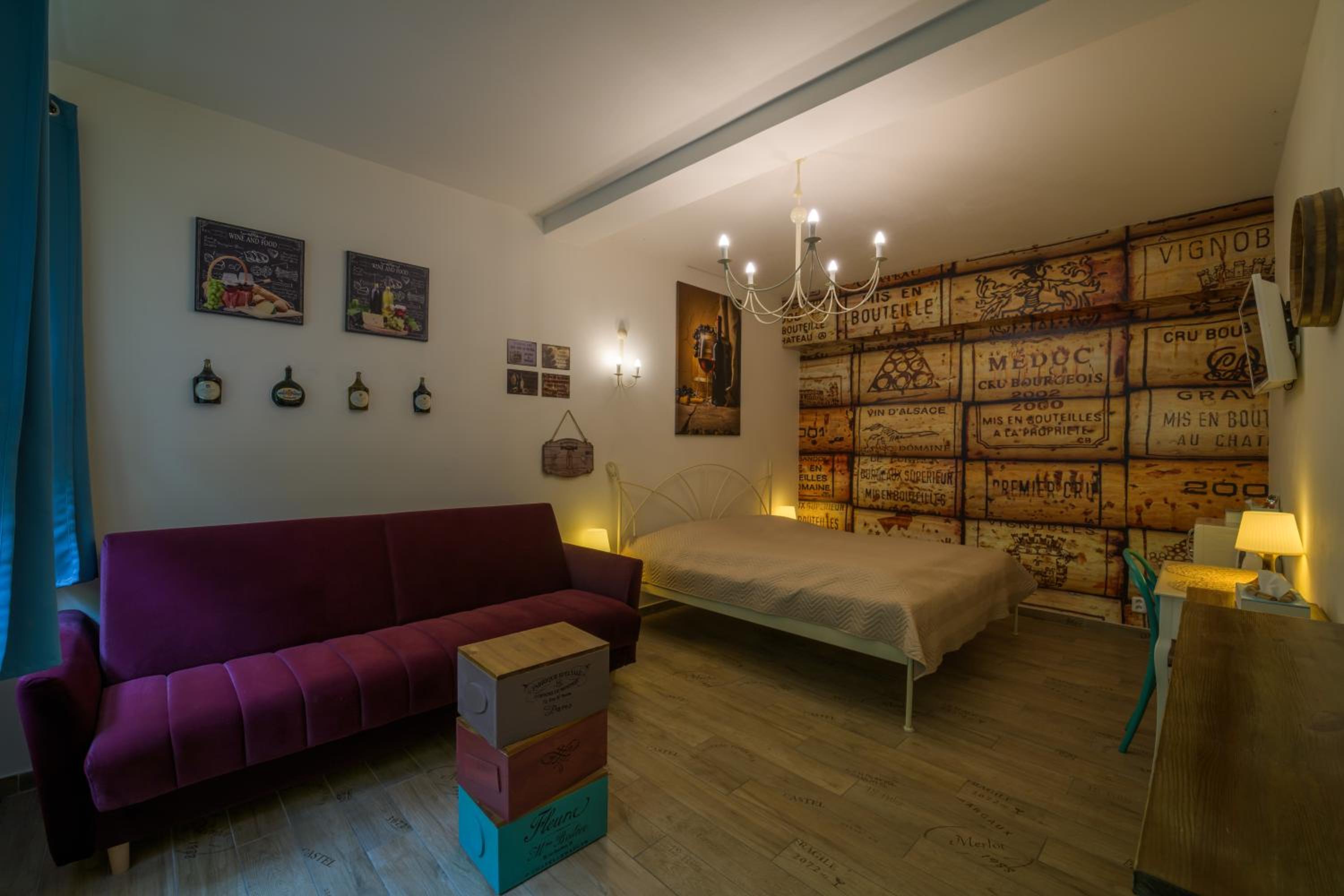 Deluxe Double Room with Shower - Photo 10