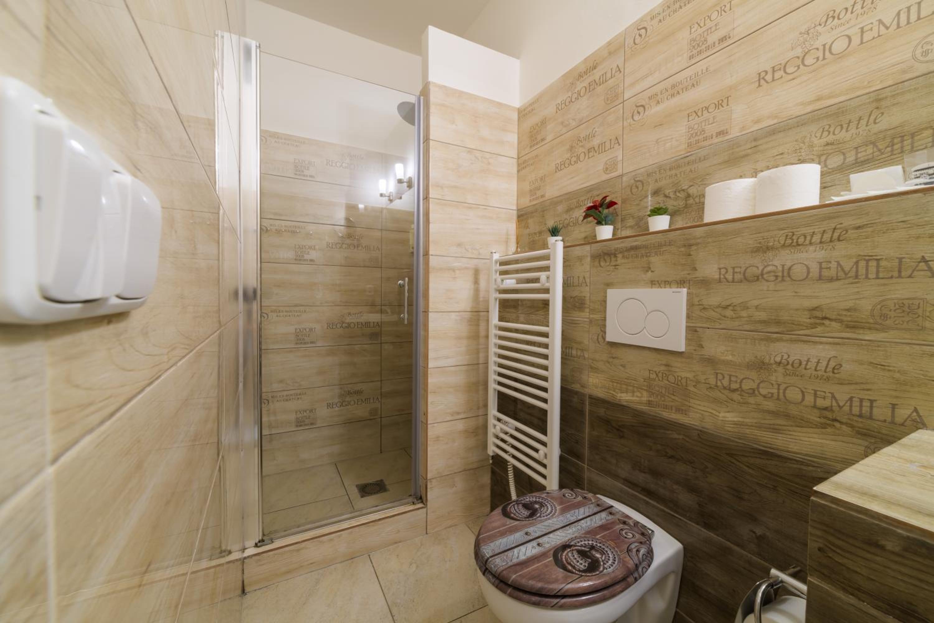 Deluxe Double Room with Shower - Photo 16