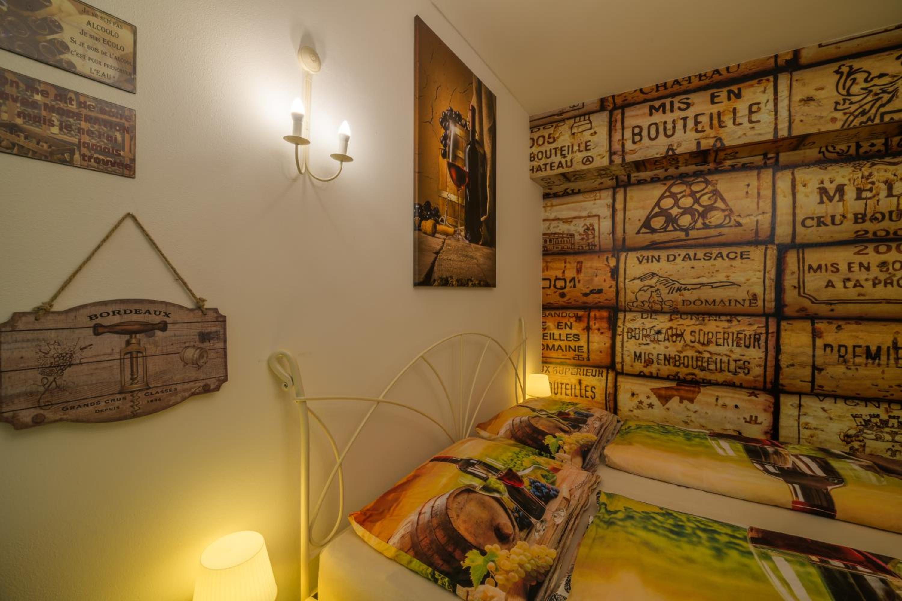 Deluxe Double Room with Shower - Photo 6