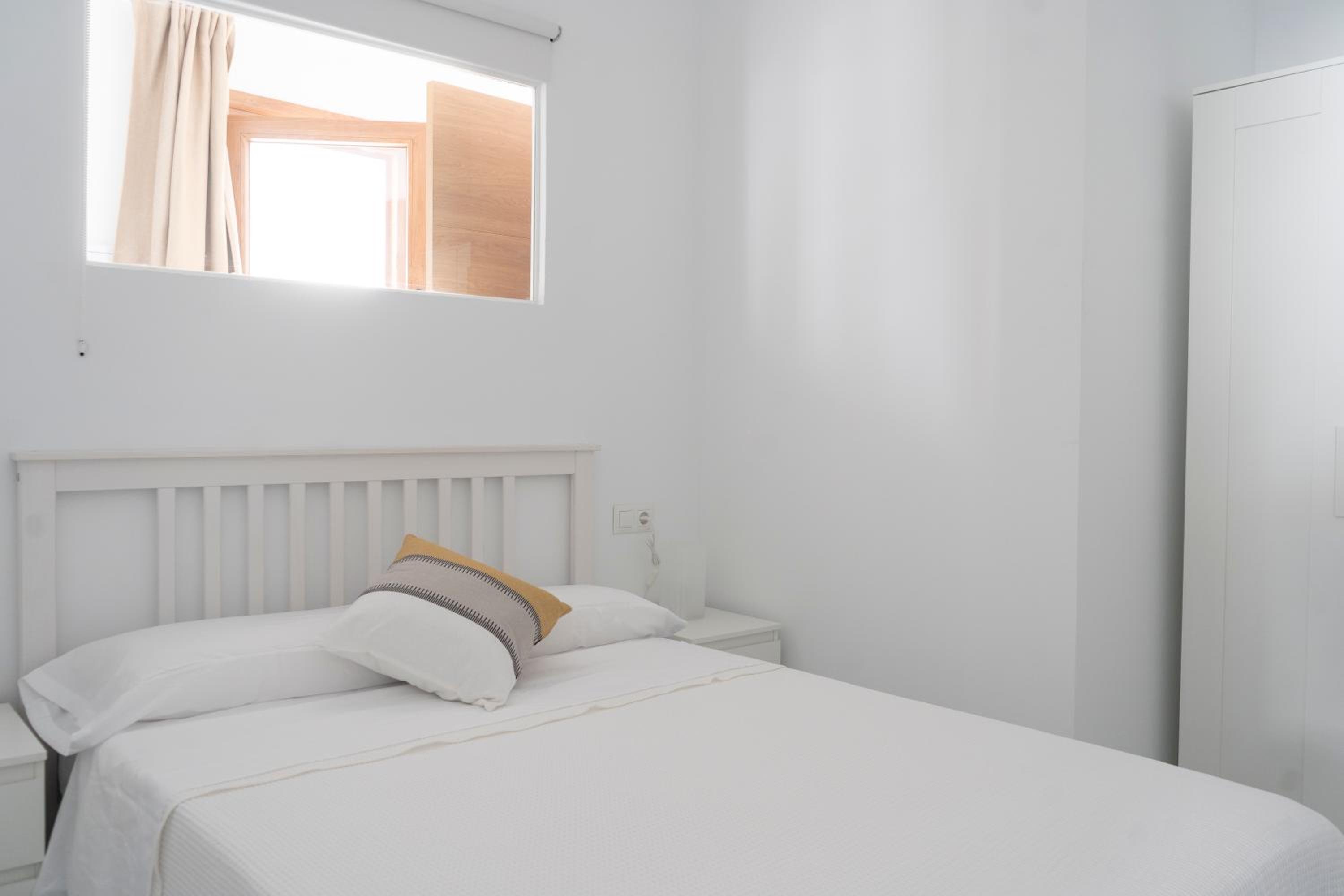 Apartamento de Dos Habitaciones con Terraza
