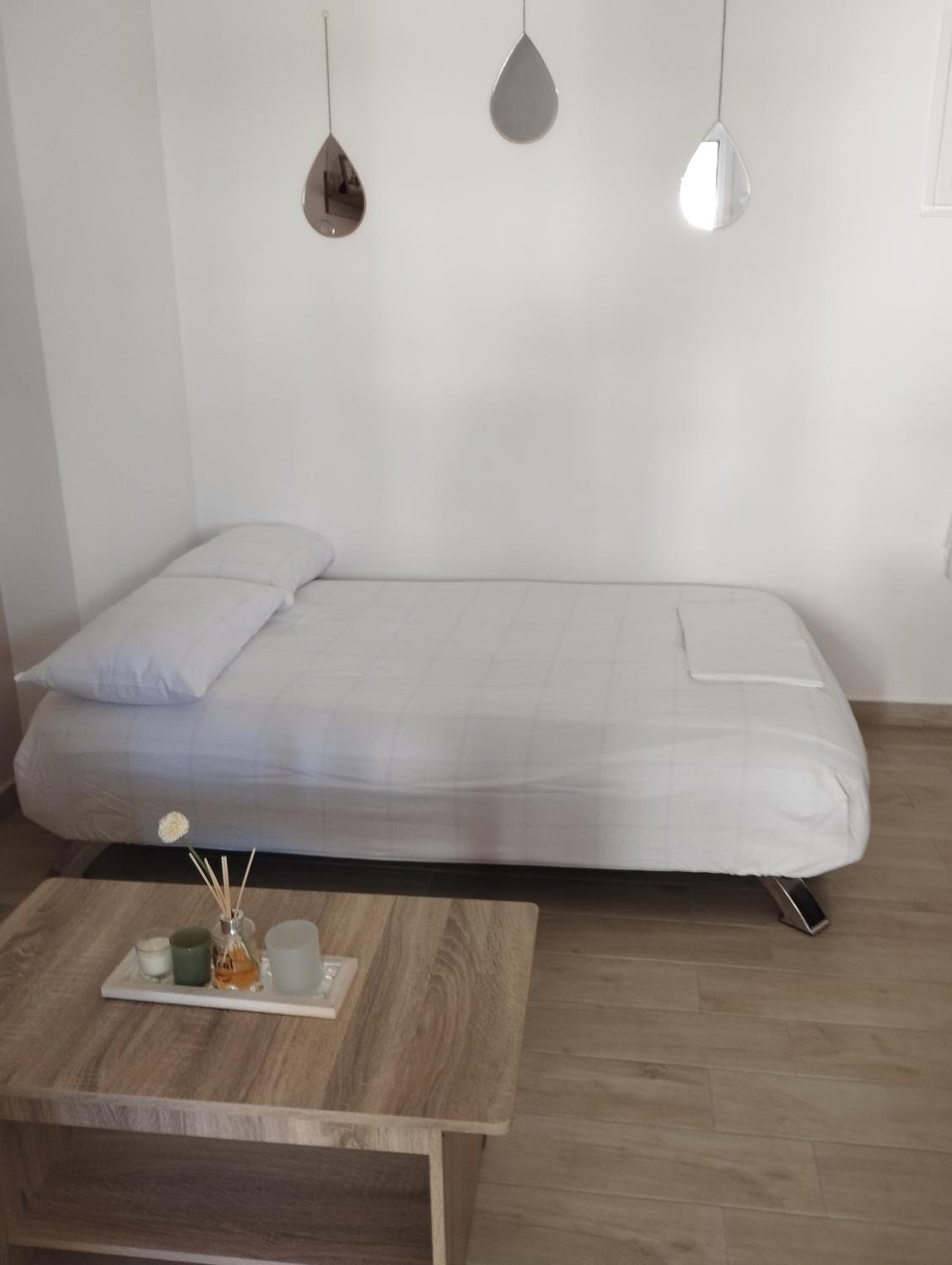 One-Bedroom Apartment photo 2
