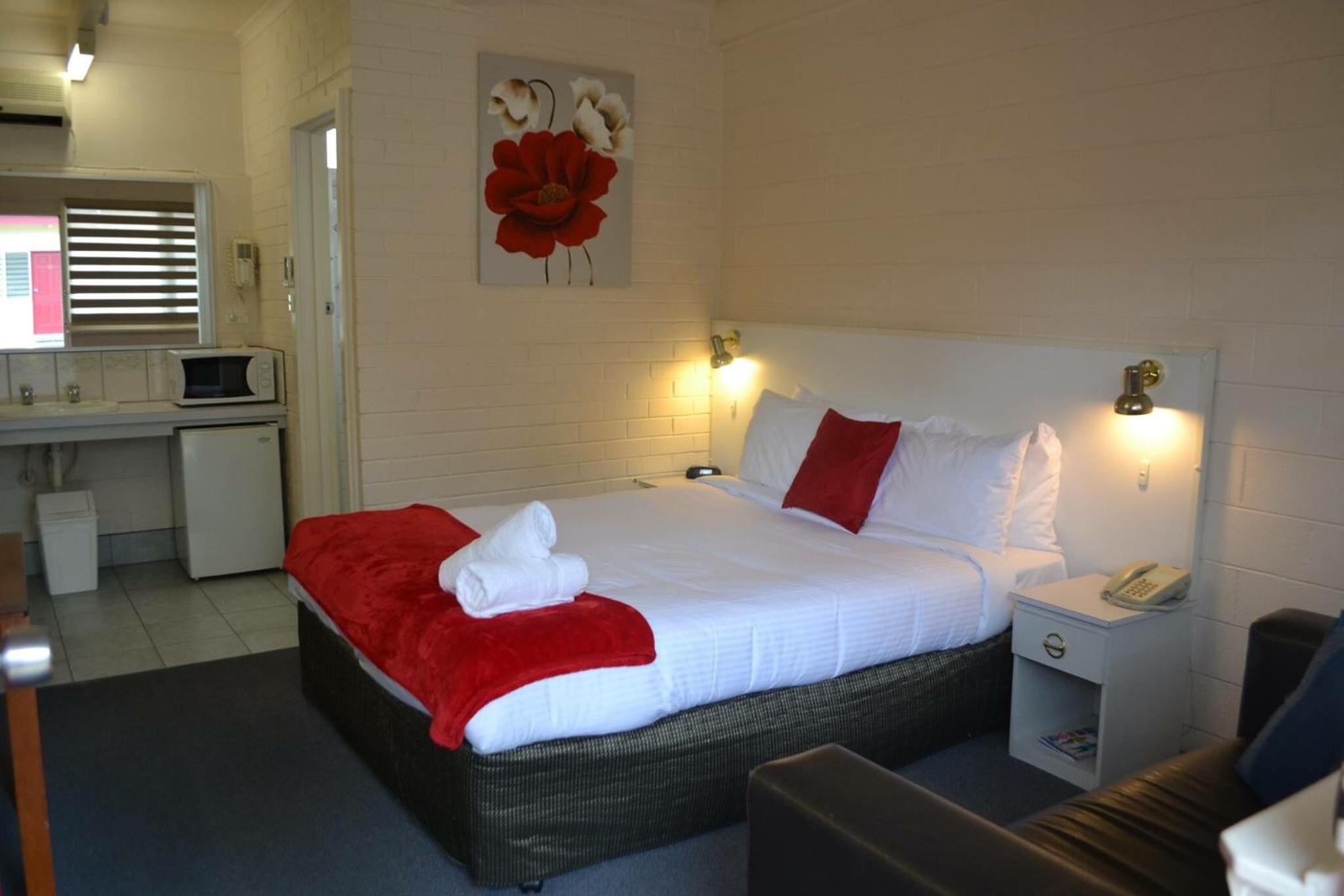 Standard Queen Room photo 2