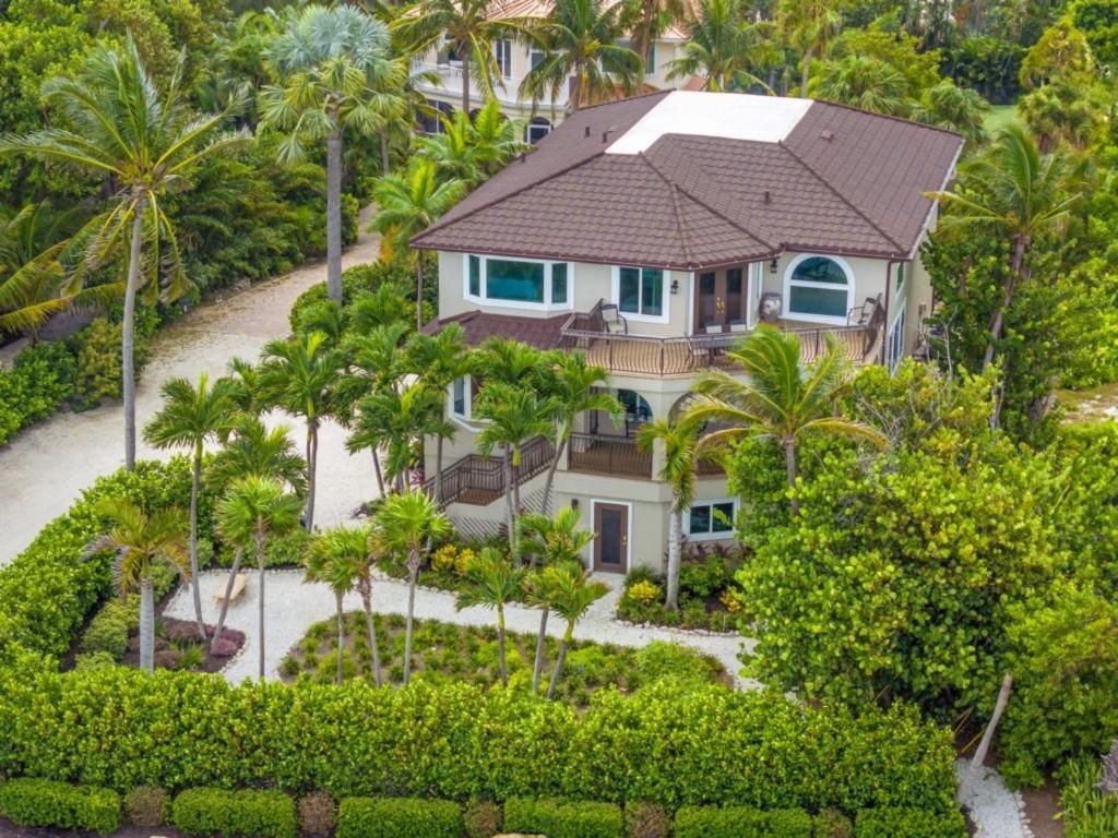 Five-Bedroom House photo 2