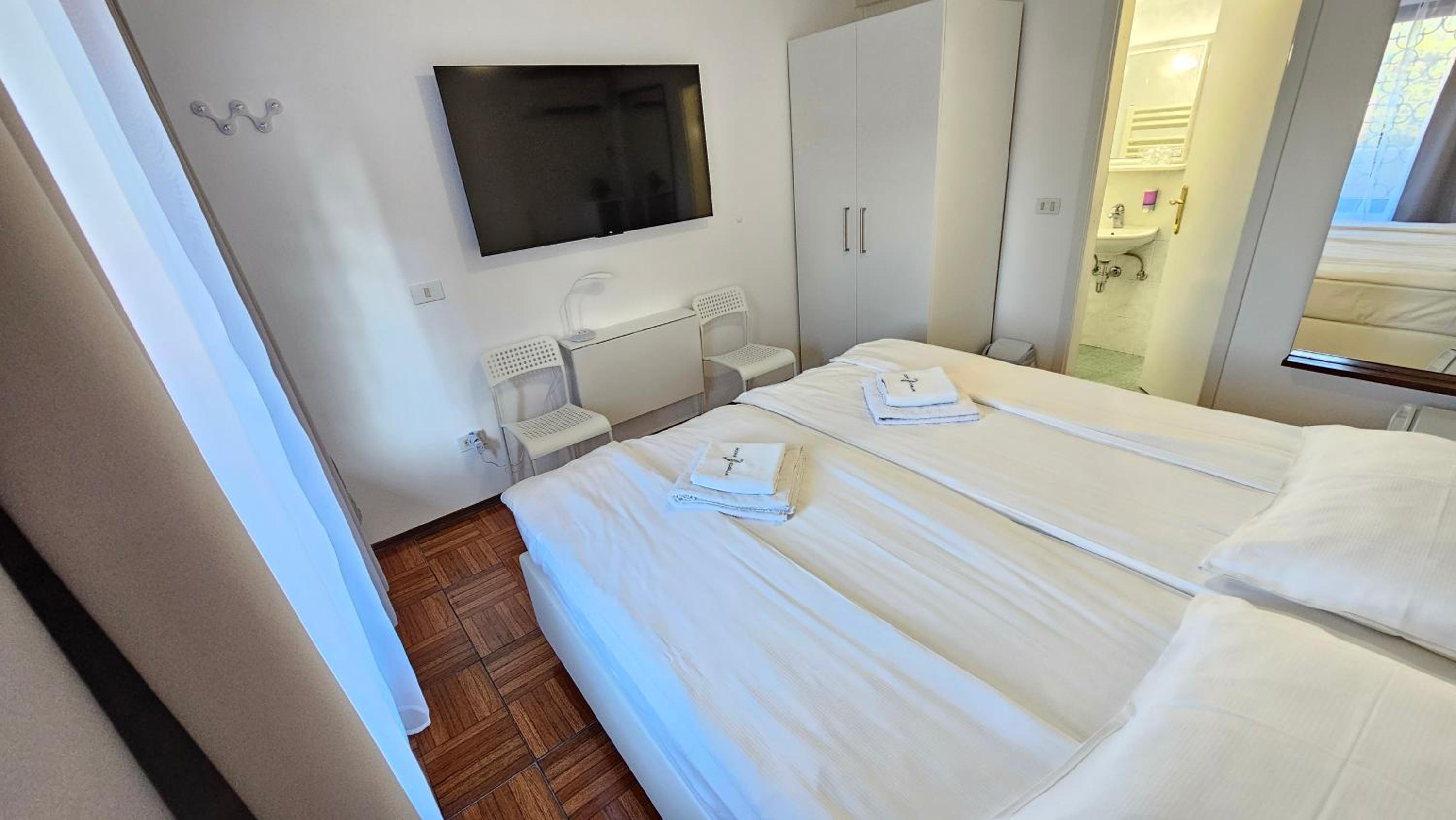 Standard Double or Twin Room photo 1