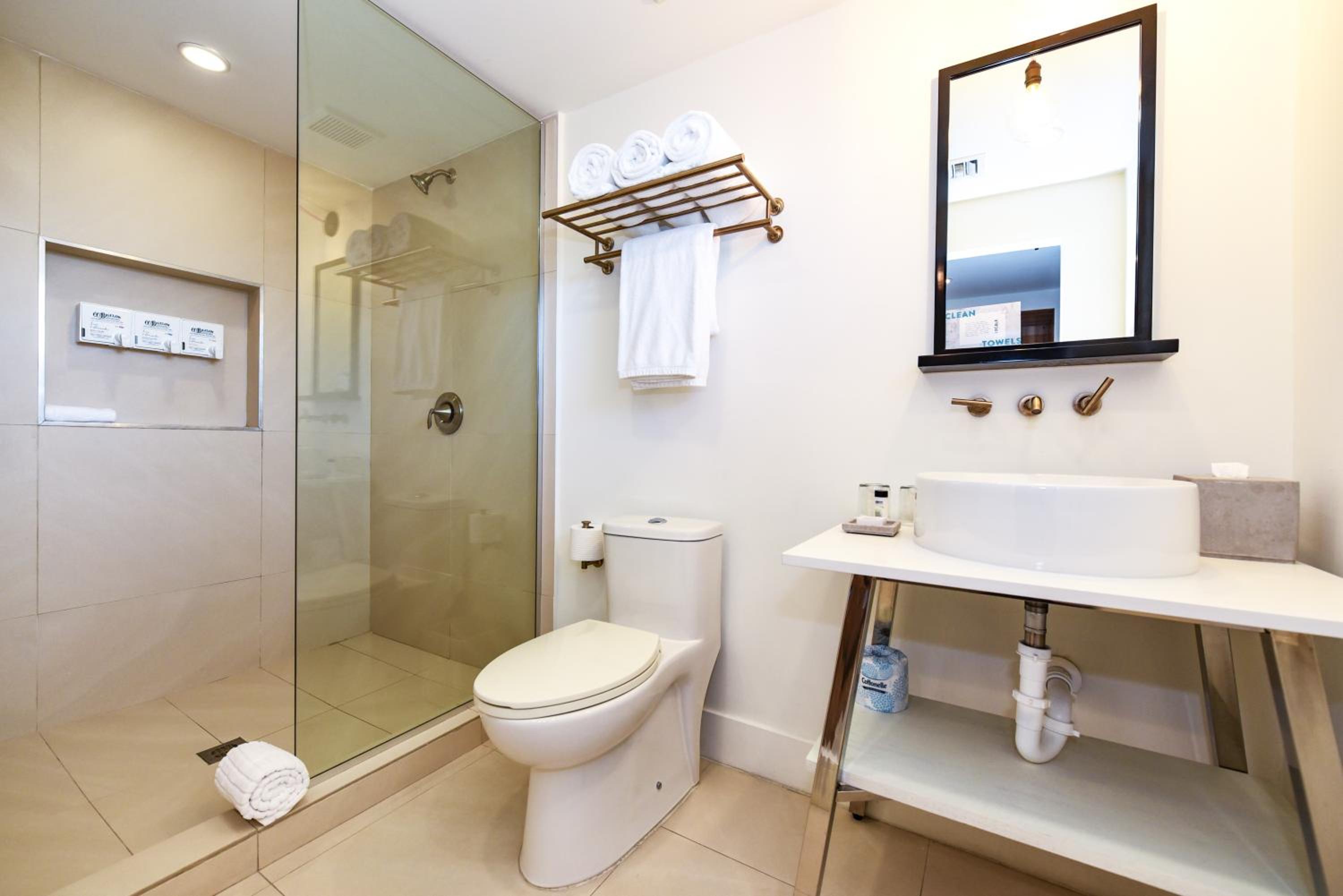 Double Queen Room photo 2