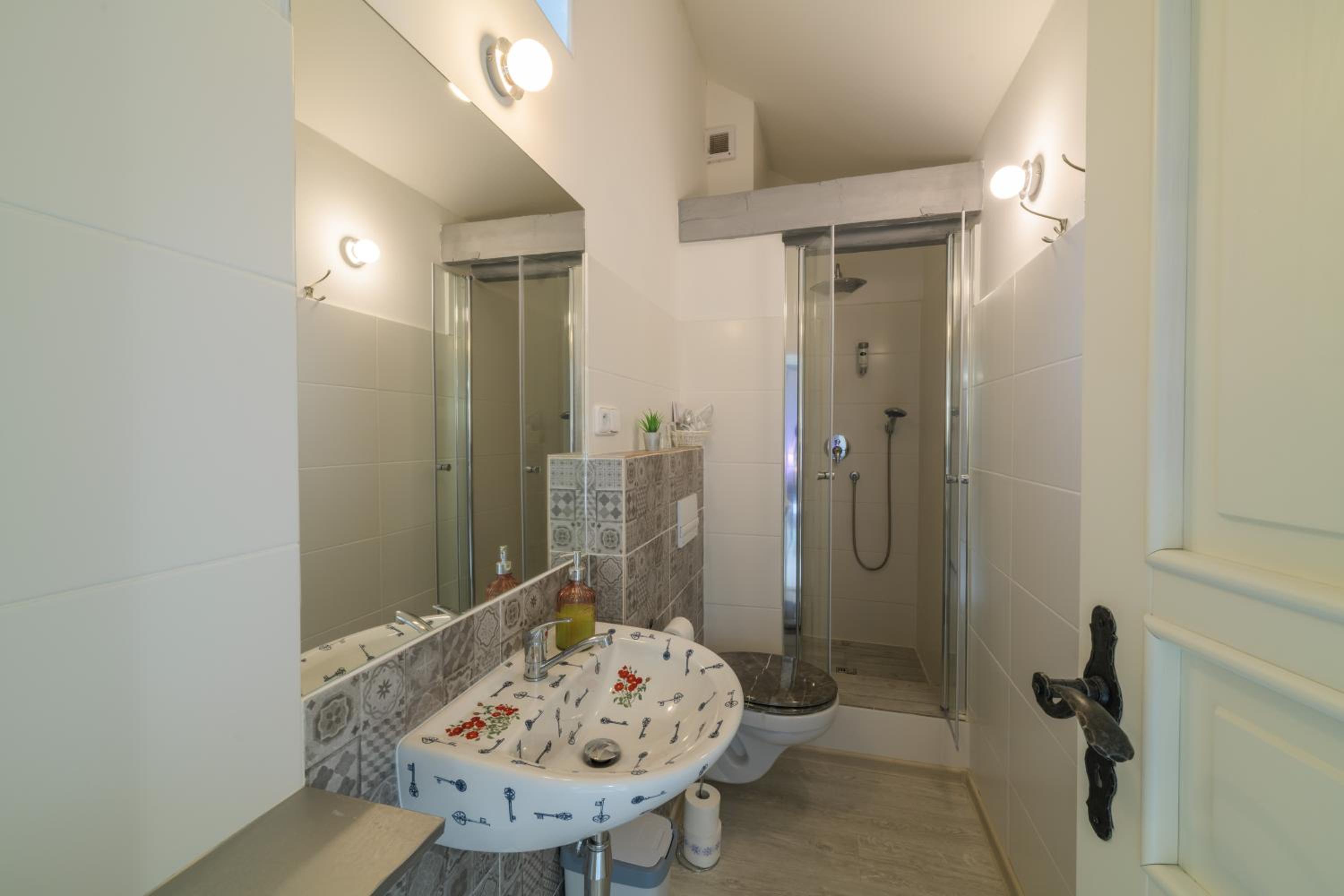 Small Double or Twin Room (Annex) - Photo 9