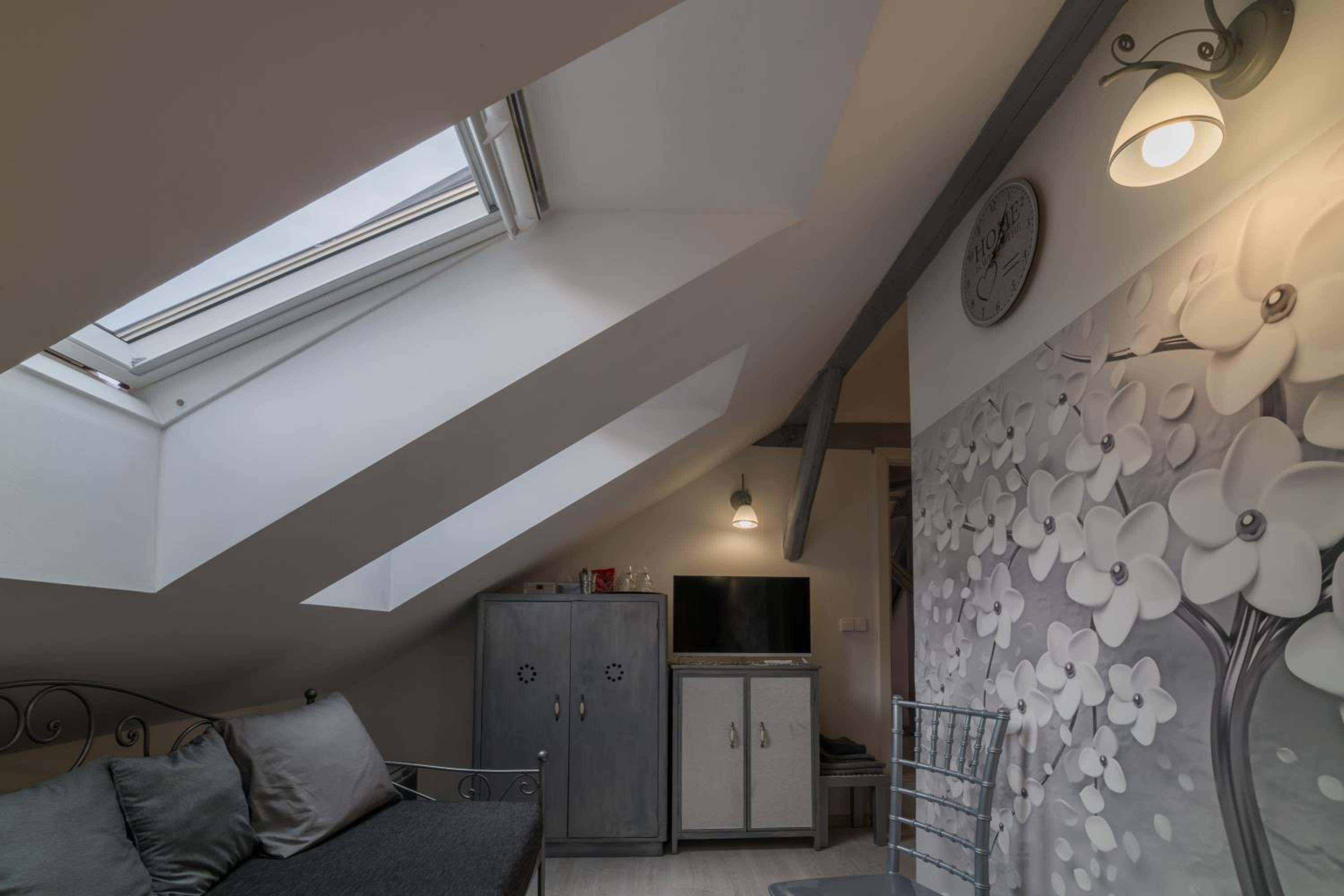 Small Double or Twin Room (Annex) - Photo 13