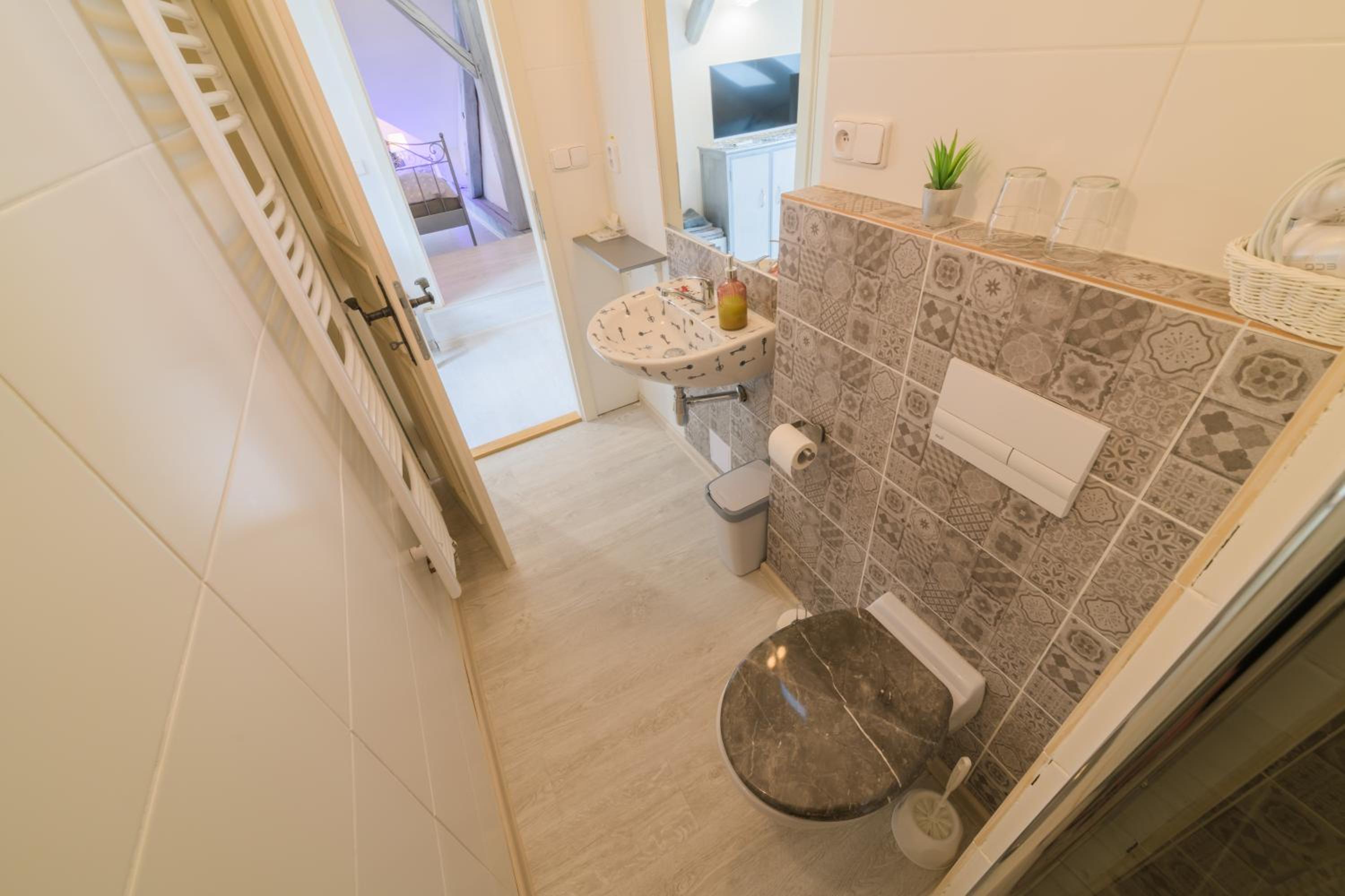 Small Double or Twin Room (Annex) - Photo 16