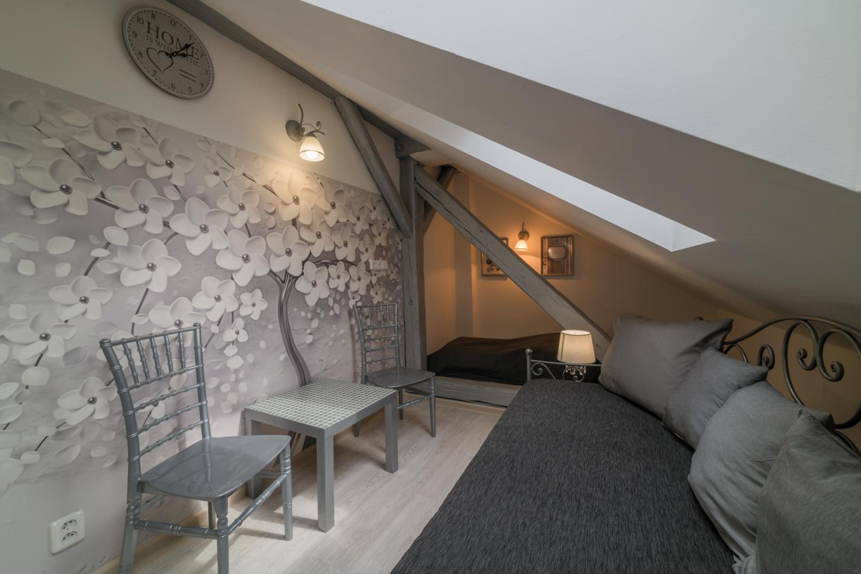 Small Double or Twin Room (Annex) - Photo 12