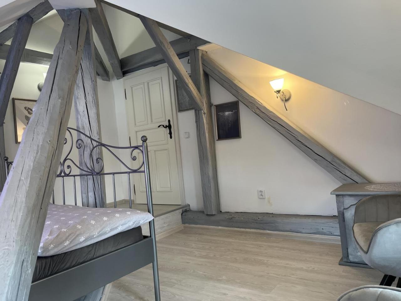 Small Double or Twin Room (Annex) - Photo 15