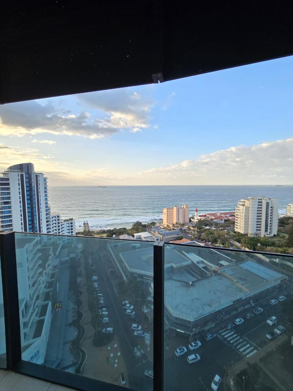 Two-Bedroom Apartment with Balcony and Sea View photo 3
