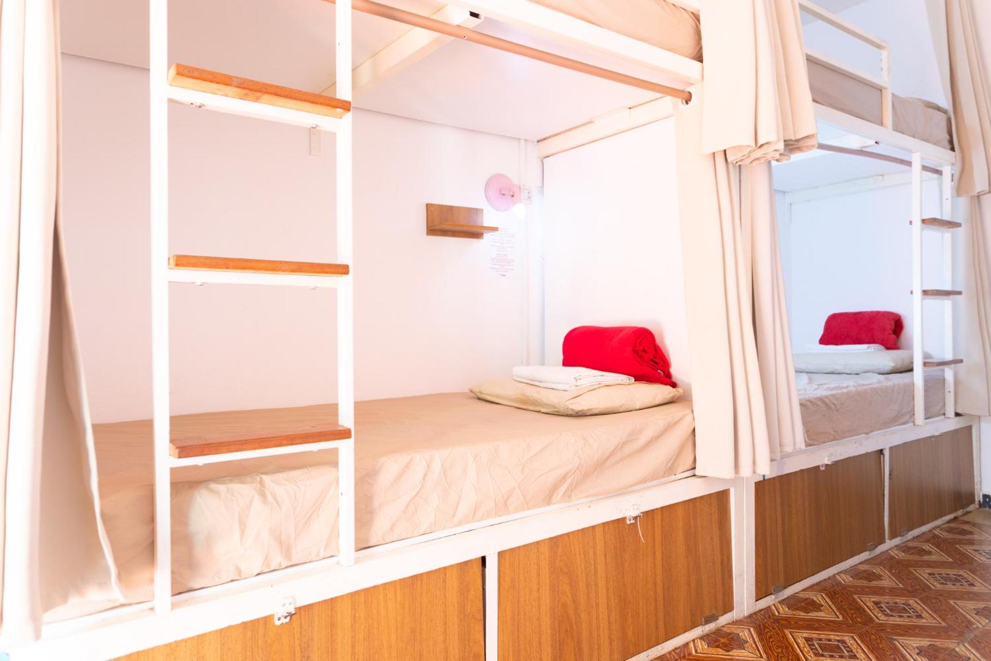 Bed in 6-Bed Mixed Dormitory Room photo 2