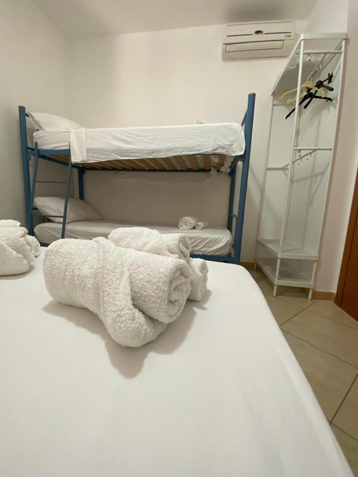 Double Room With Private External Bathroom photo 2