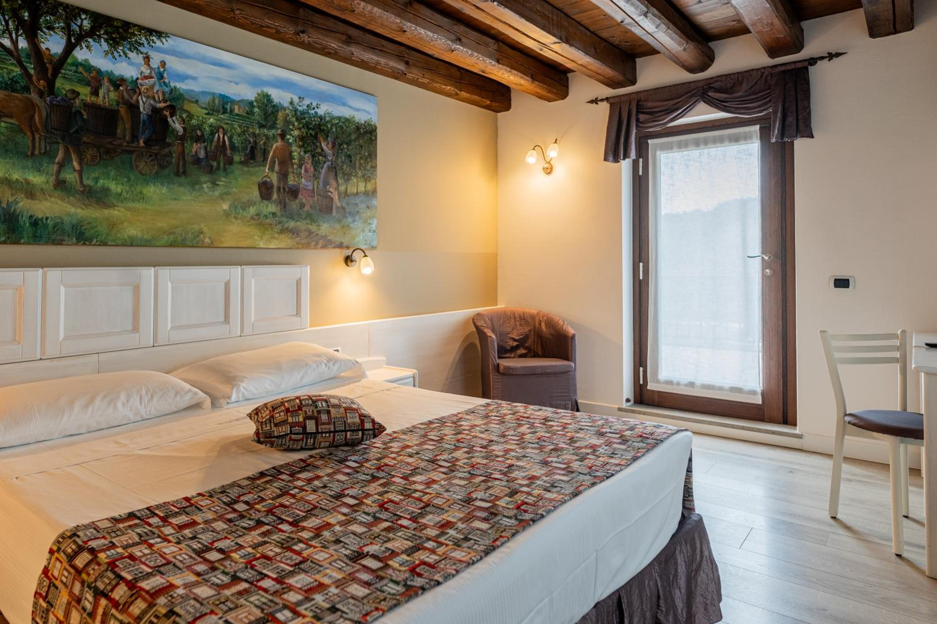 Deluxe Double Room with Extra Bed photo 1