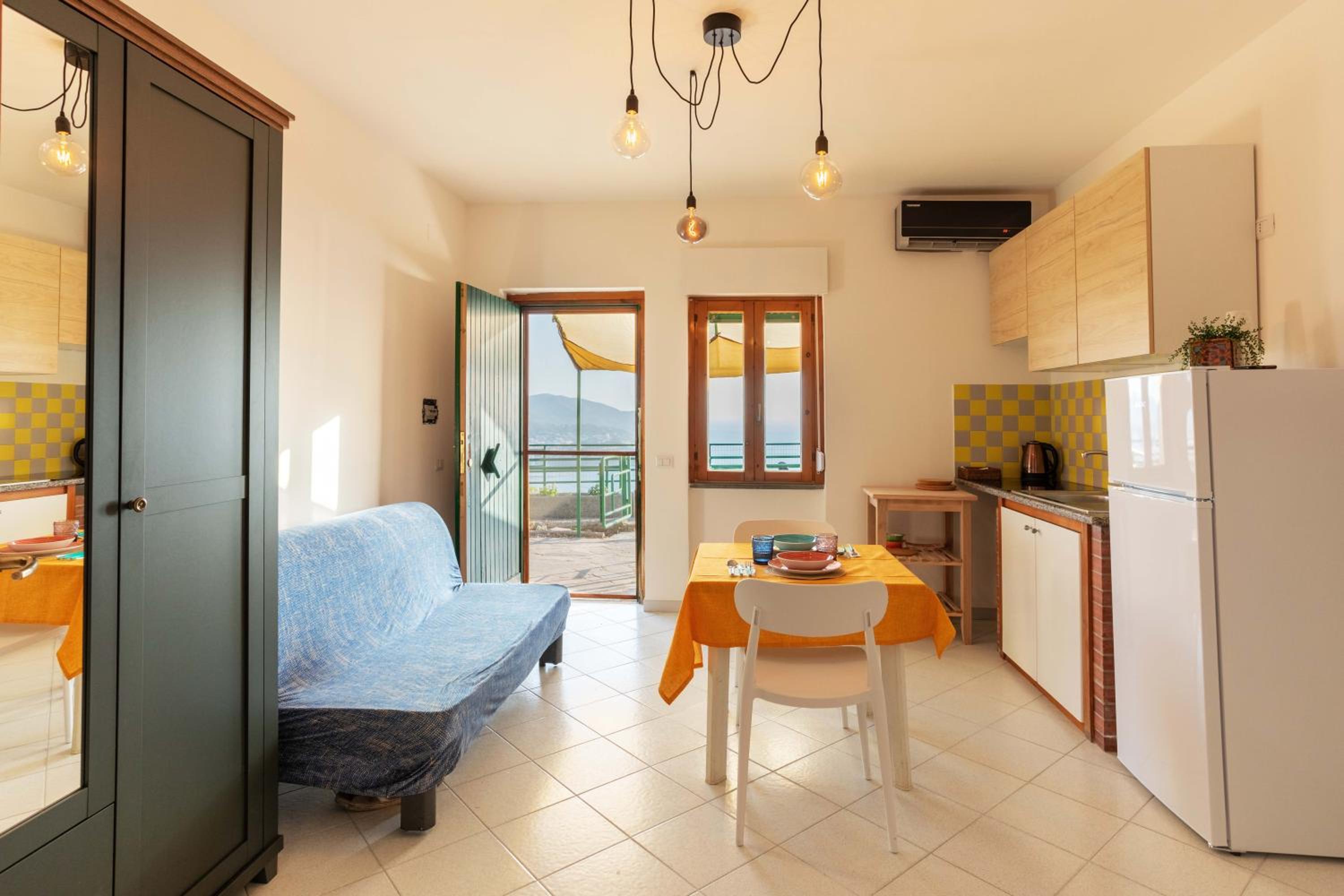 One-Bedroom Apartment with Sea View photo 2
