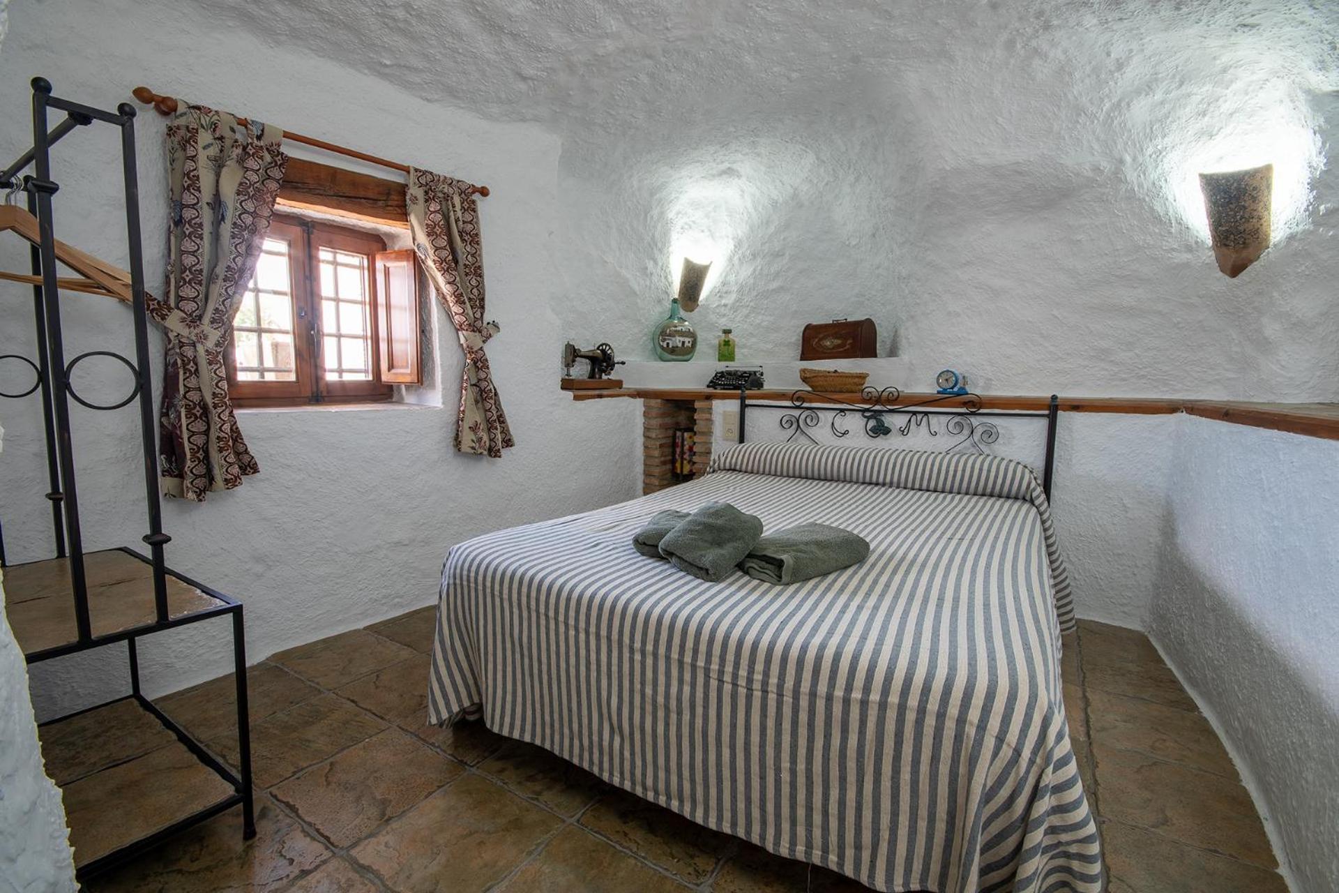 Cueva de tres dormitorios (6 adultos)