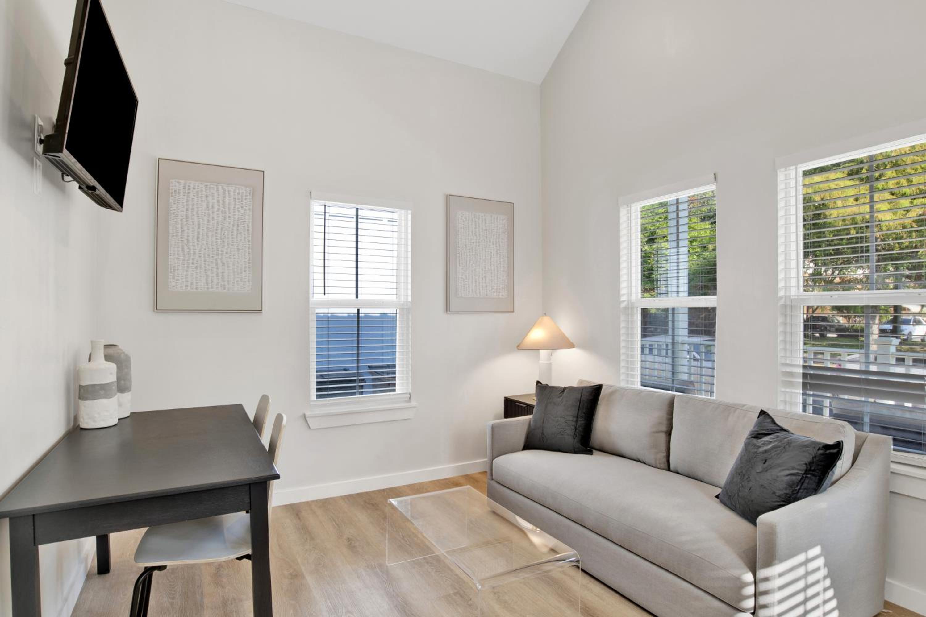One-Bedroom House photo 1