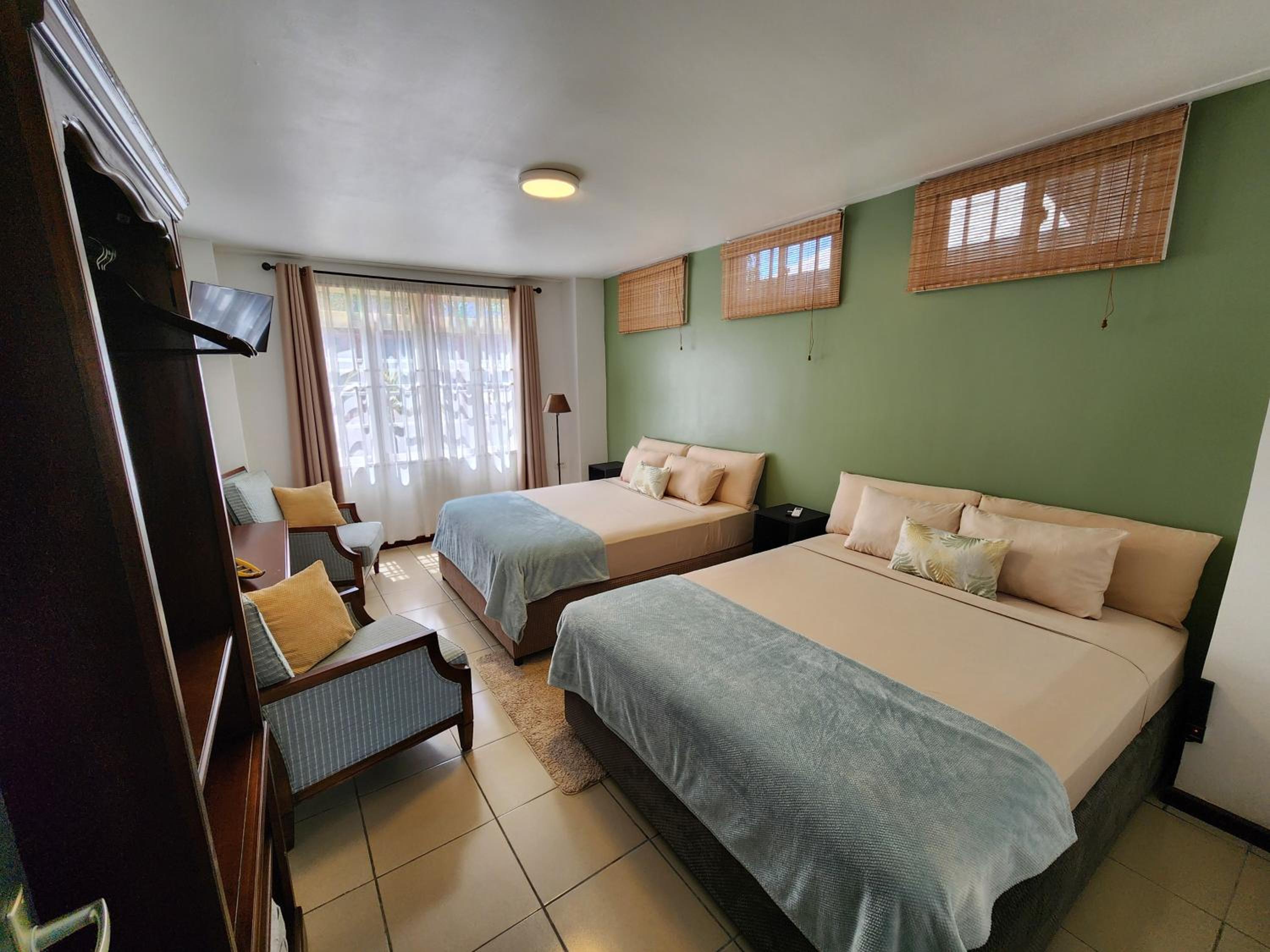 One-Bedroom Apartment photo 2