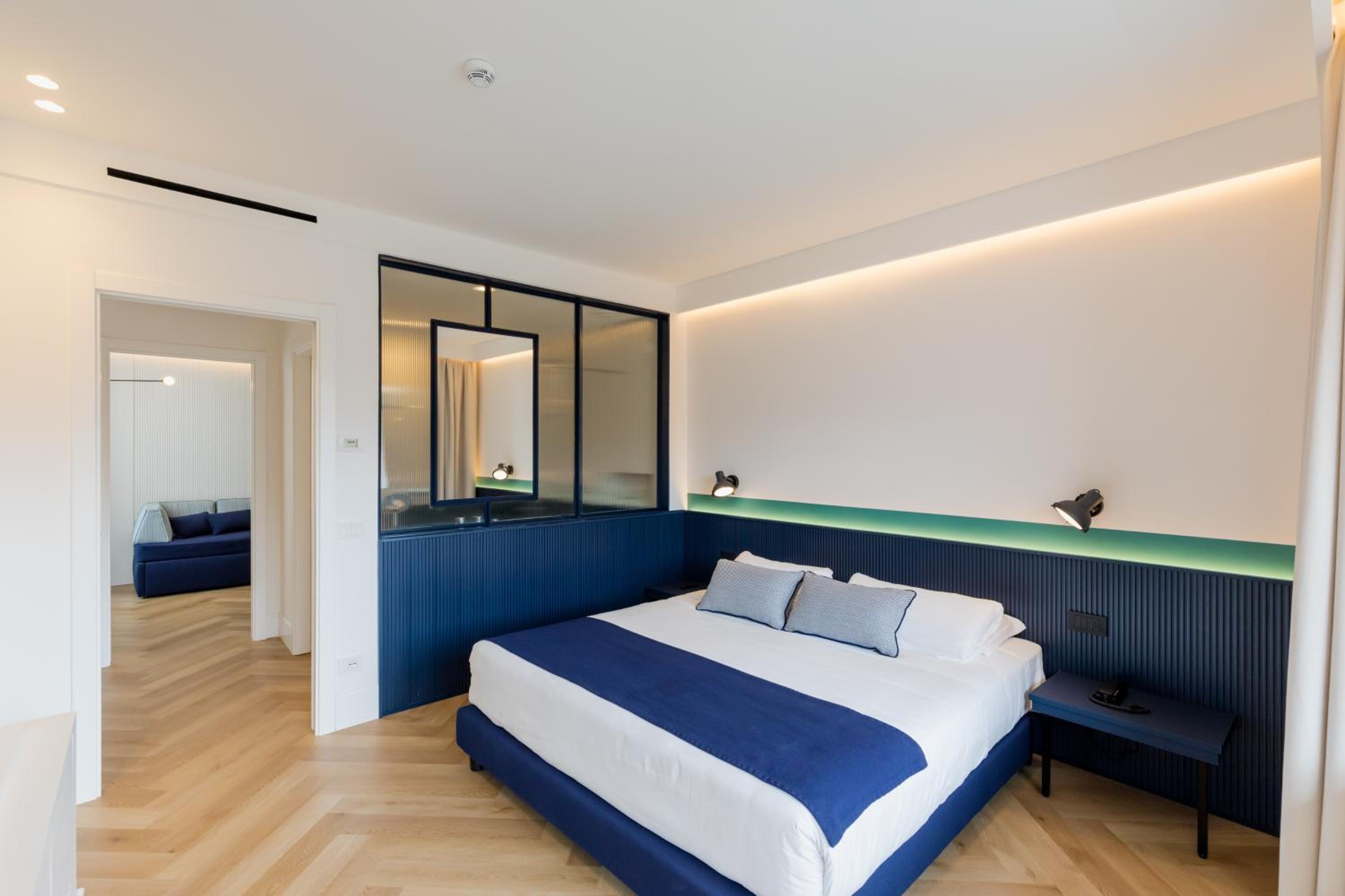 Suite with Hot Tub - Photo 12