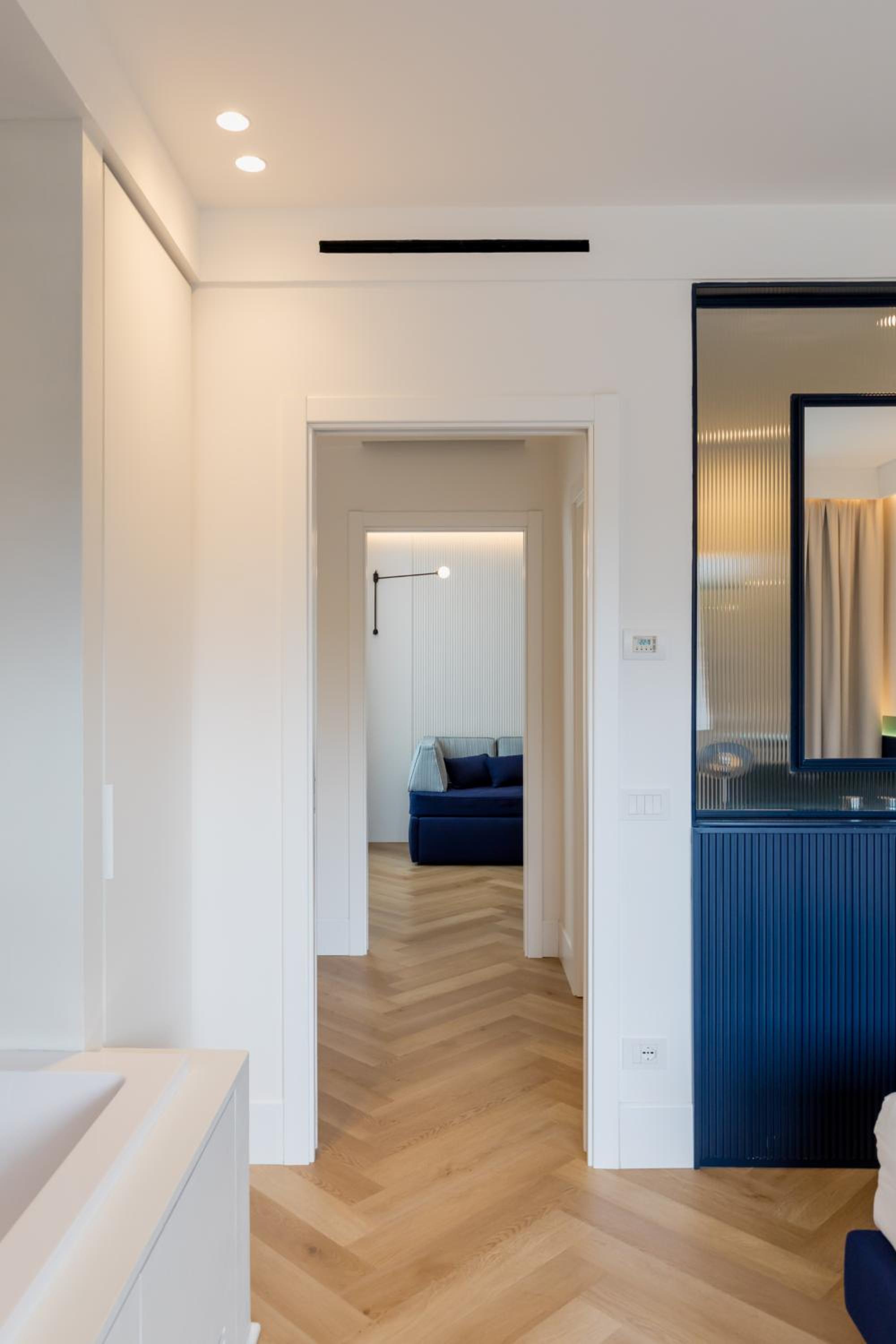 Suite with Hot Tub - Photo 13