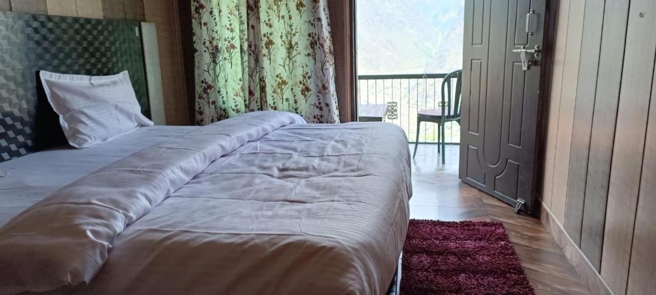 Double Room With Balcony photo 3