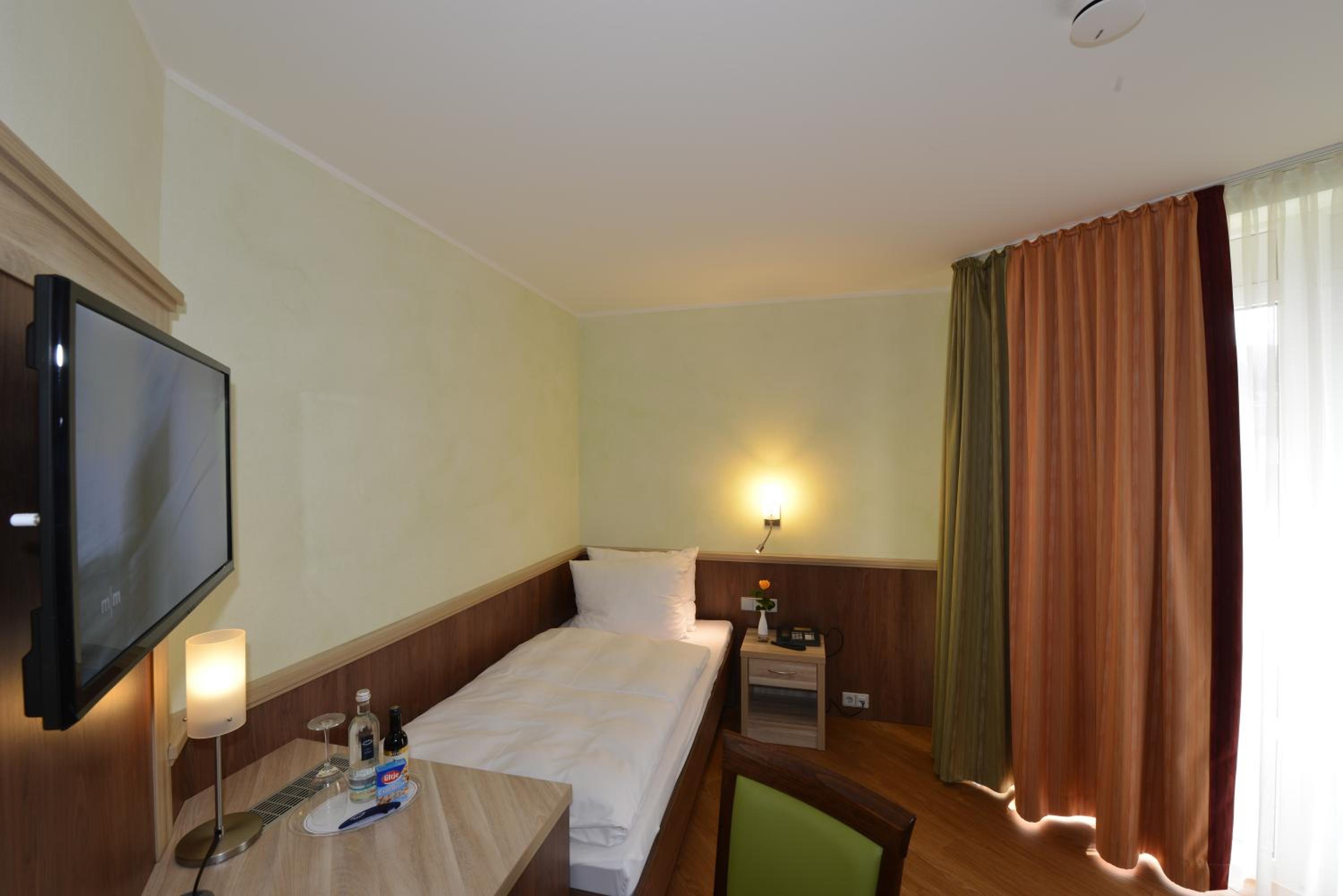 Single Room with Balcony photo 1