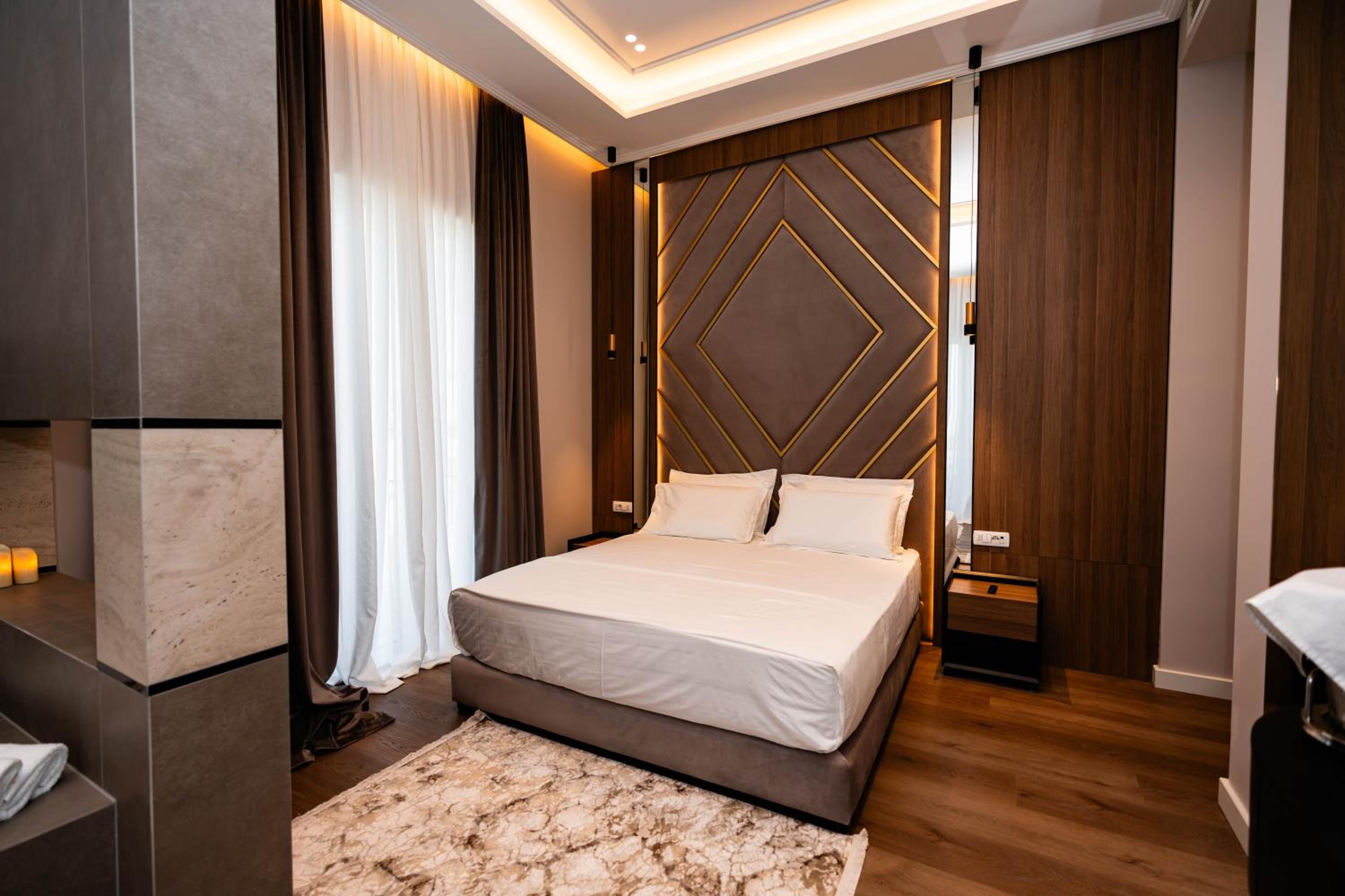 Deluxe Suite with Spa Bath
