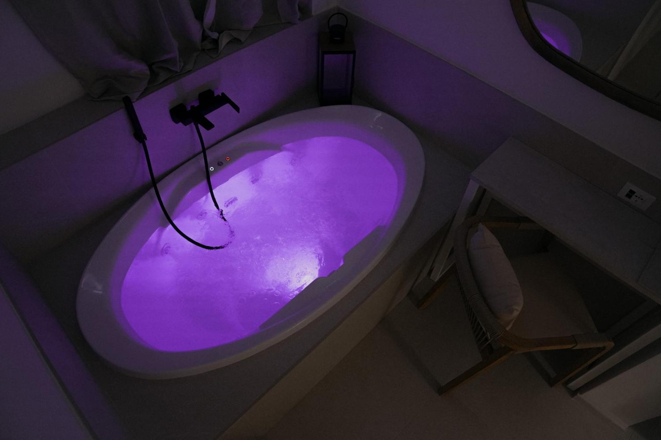 Queen Room with Spa Bath - Photo 8
