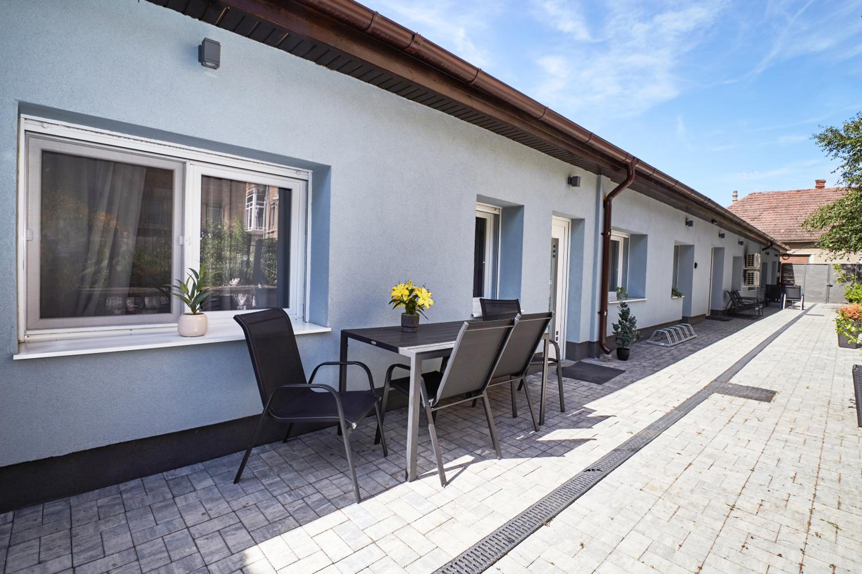 Apartment with Terrace - Photo 6
