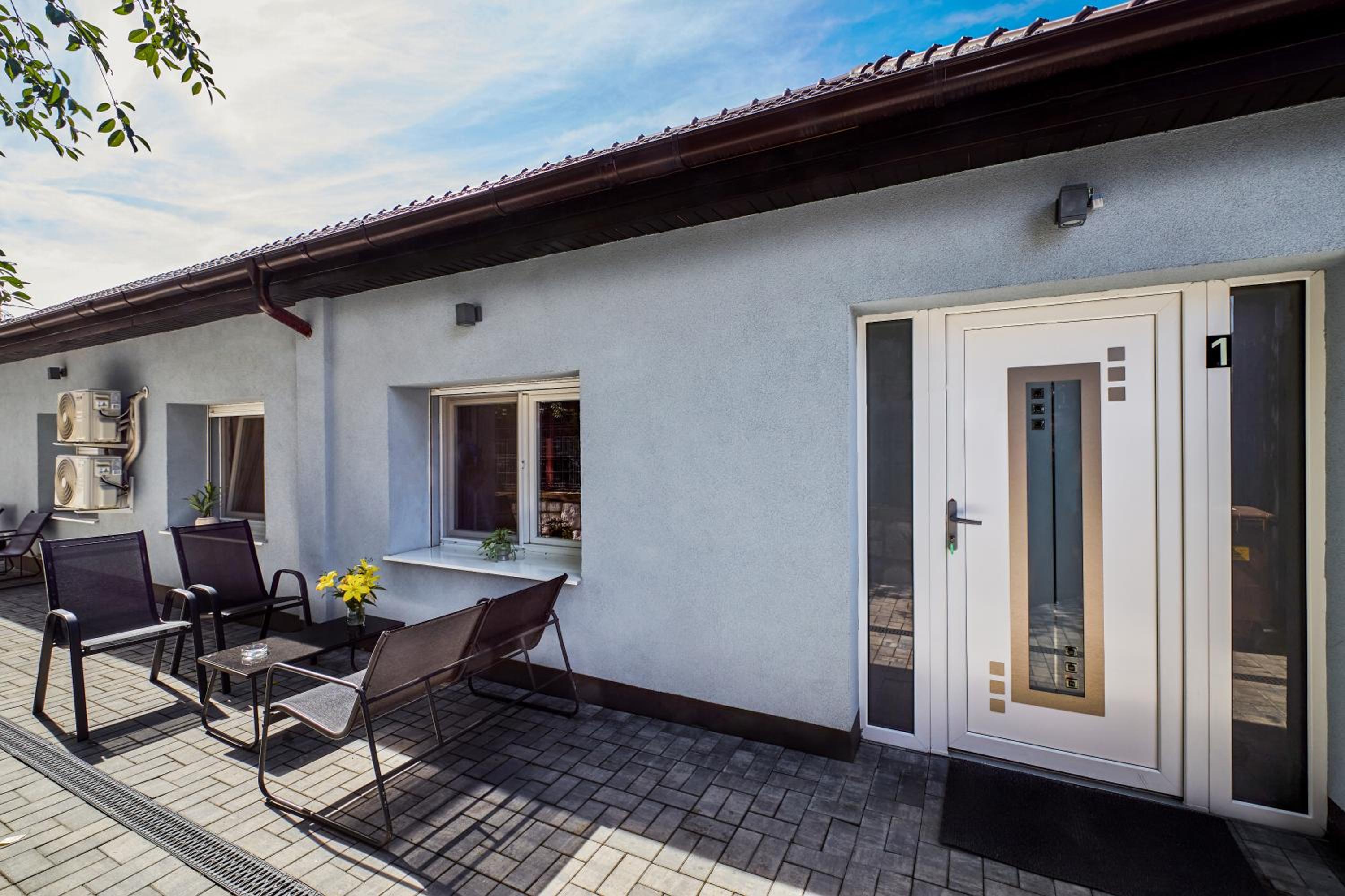 Studio with Terrace - Photo 8