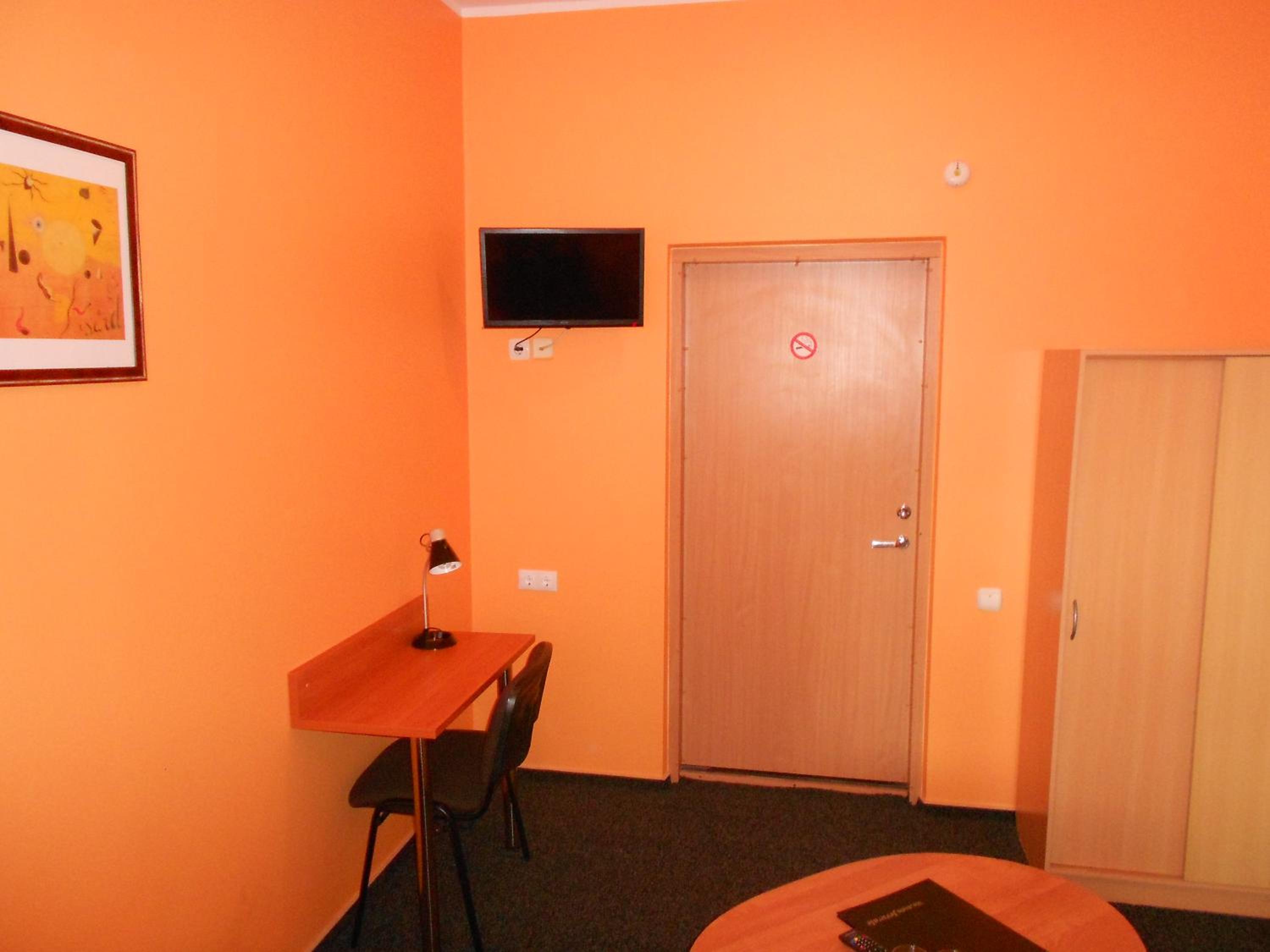 Double or Twin Room - Photo 9