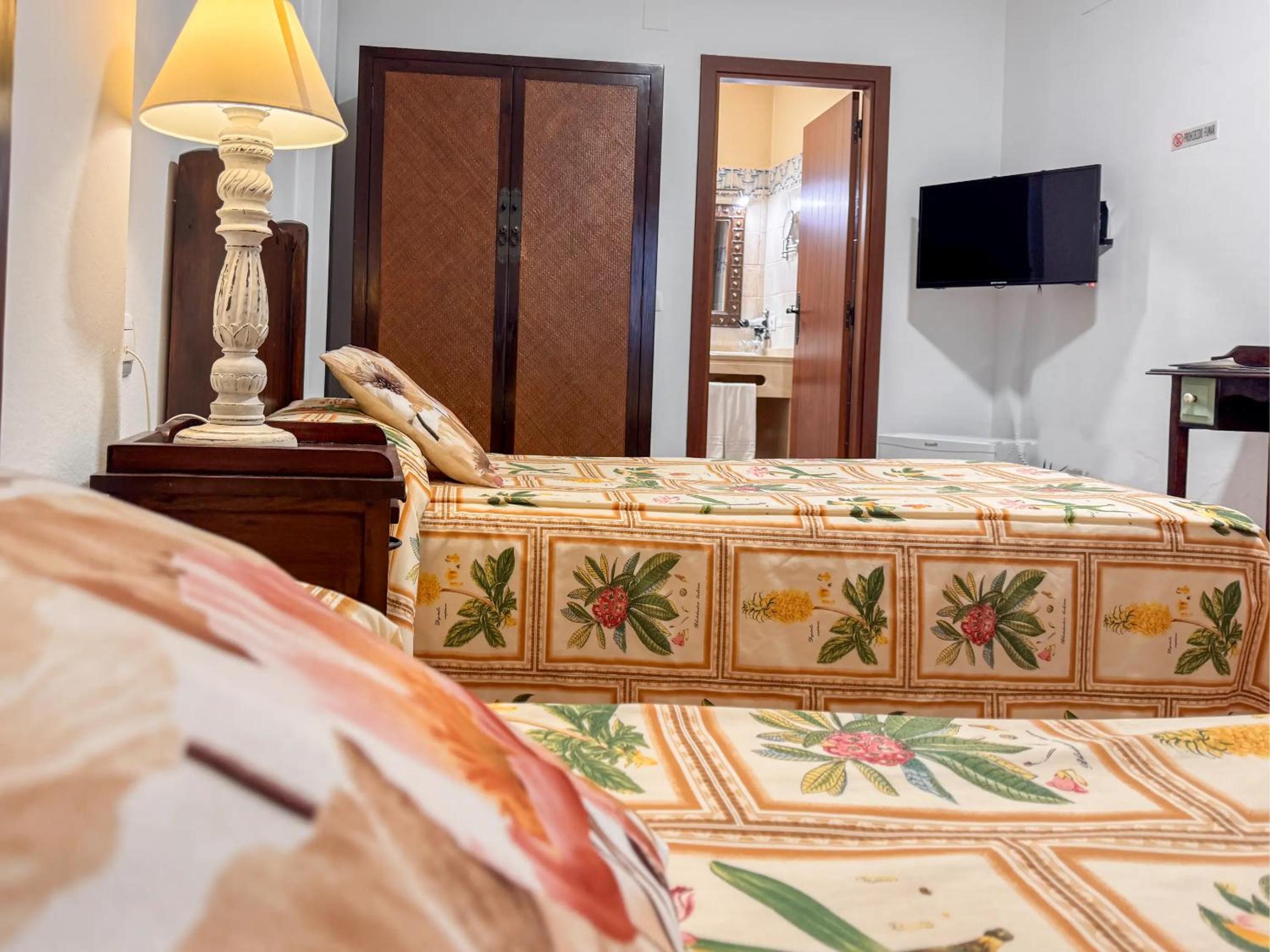 Twin Room - Photo 13