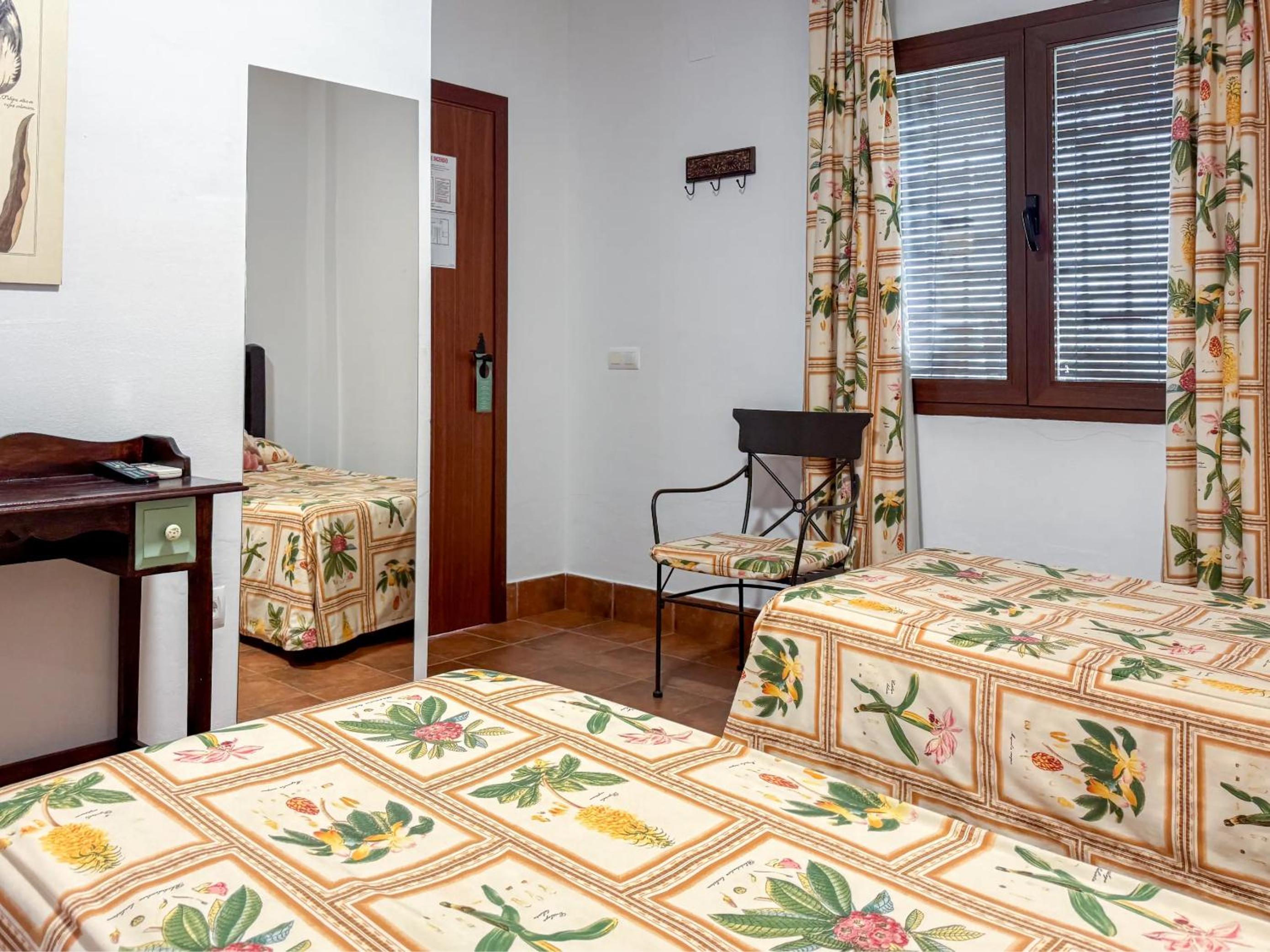 Twin Room - Photo 1