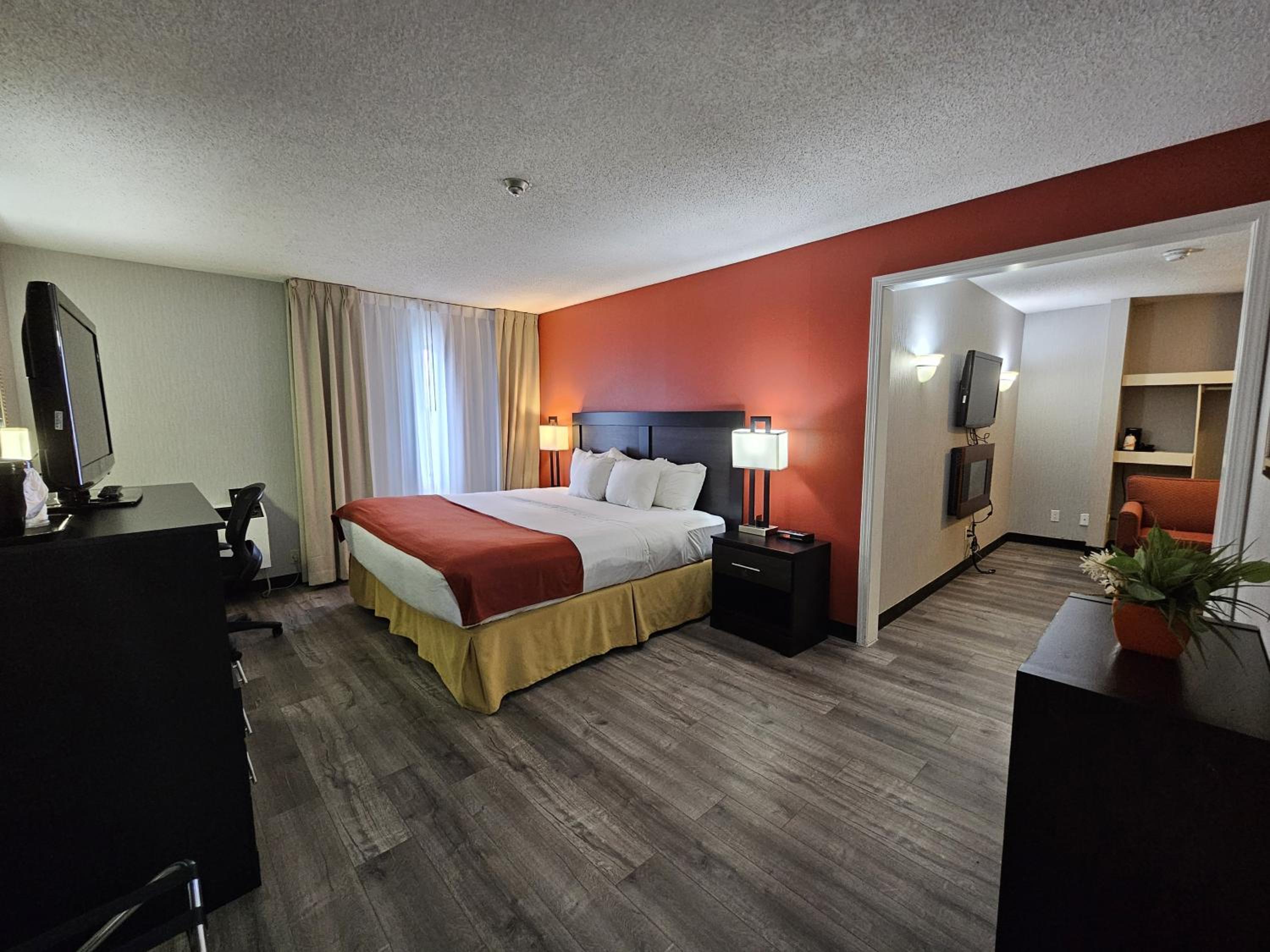 King Suite With Sofa Bed - Non Smoking - Photo 1