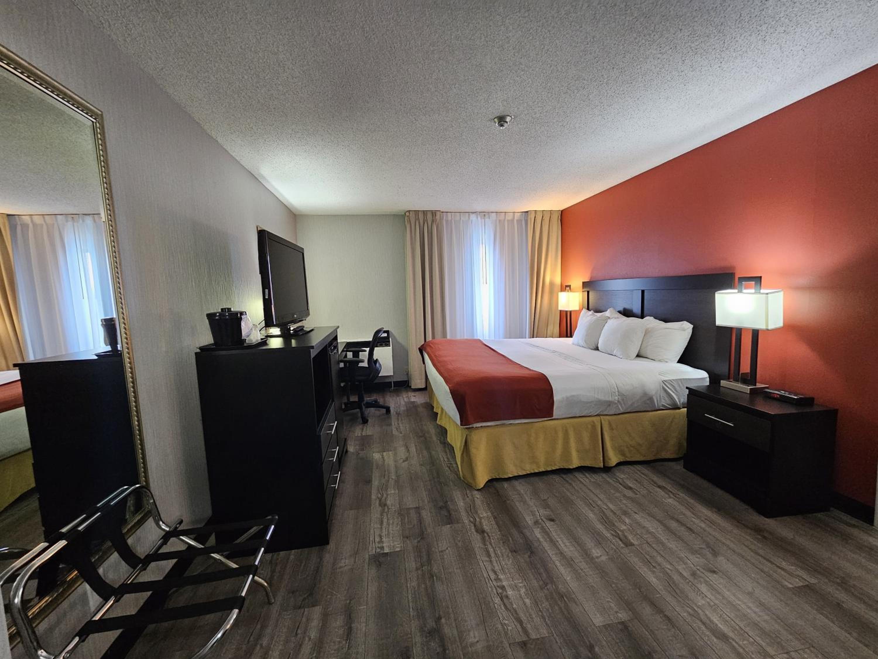 King Suite With Sofa Bed - Non Smoking - Photo 2