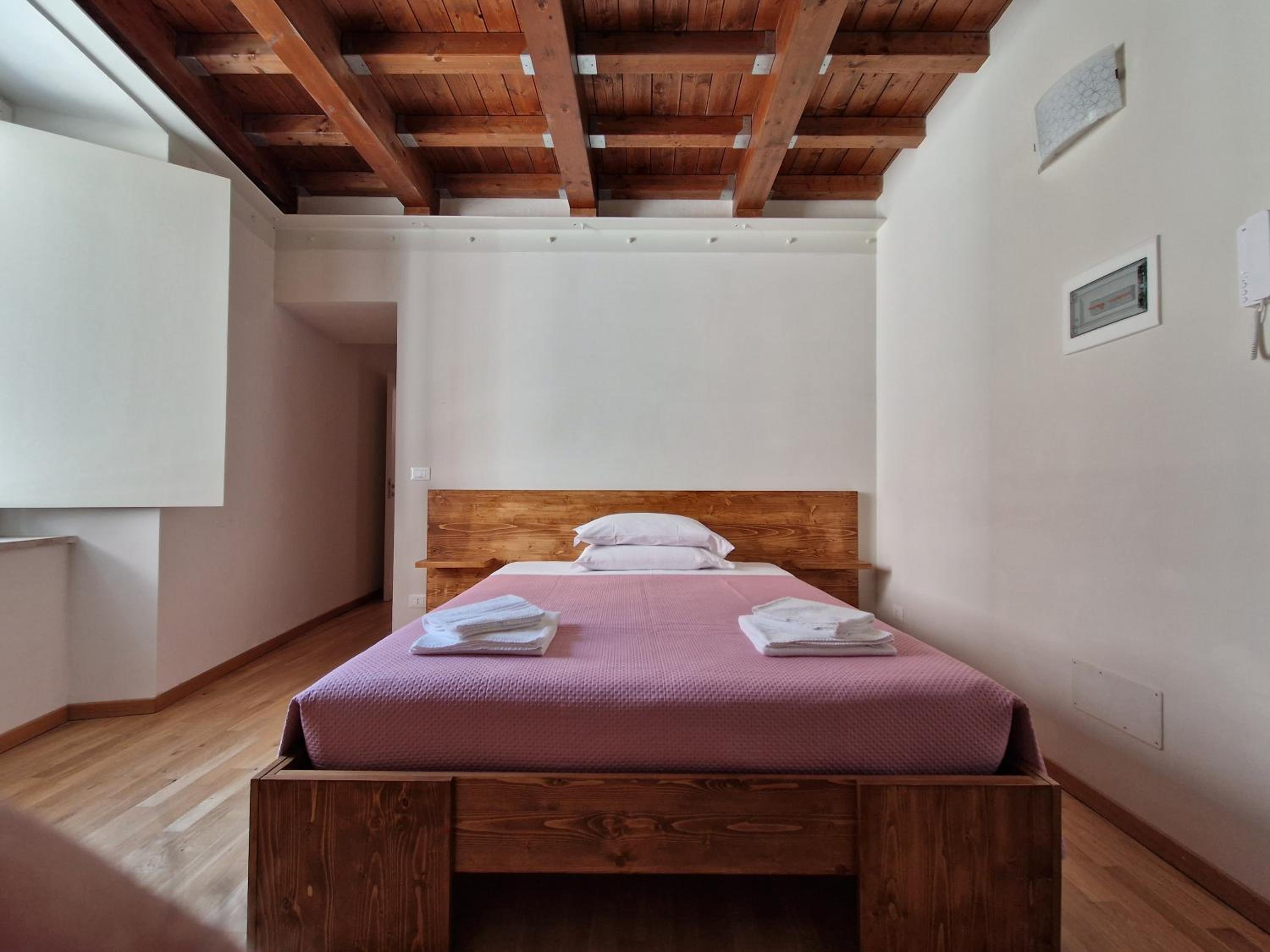 Large Double Room photo 1