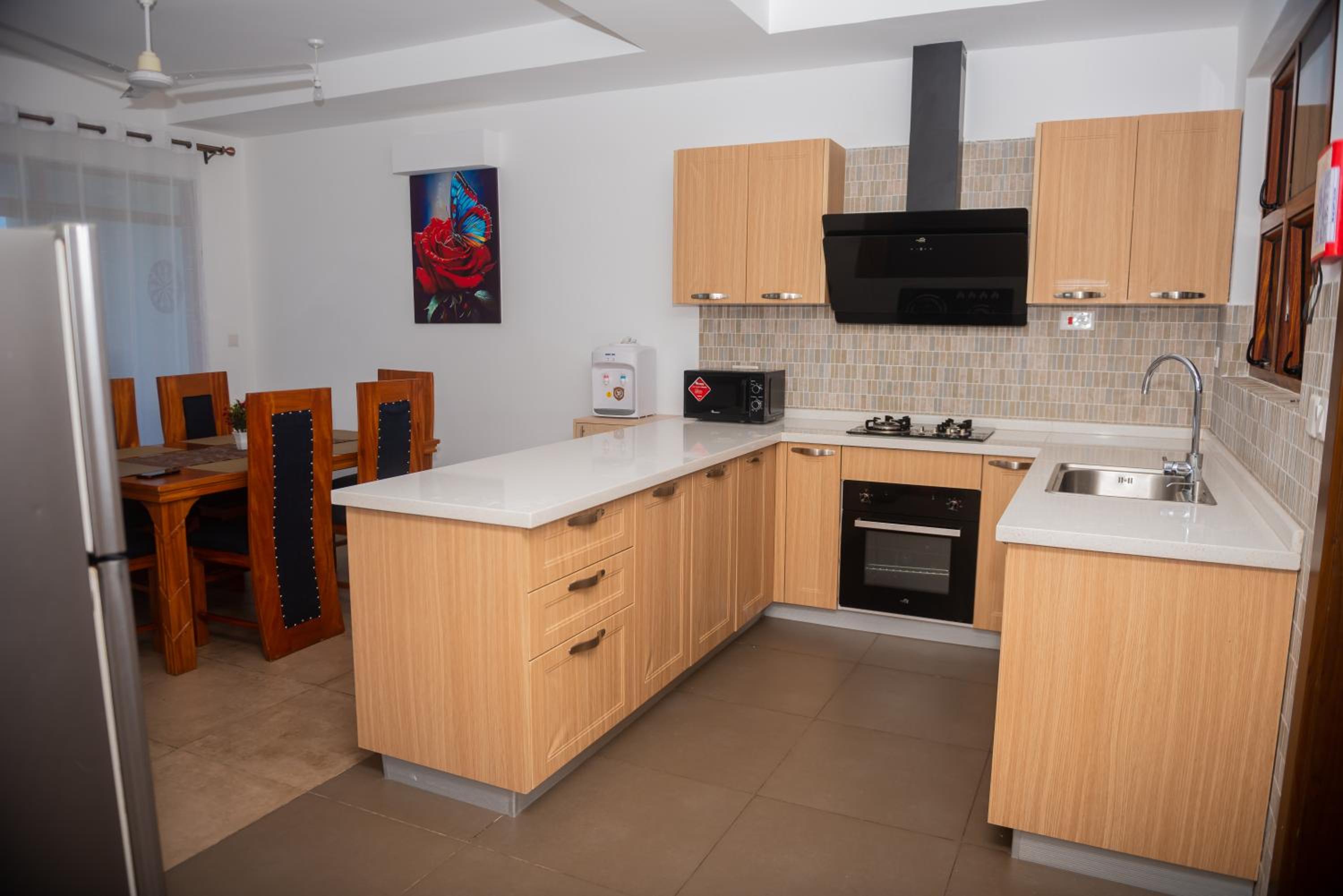 Three-Bedroom House photo 3